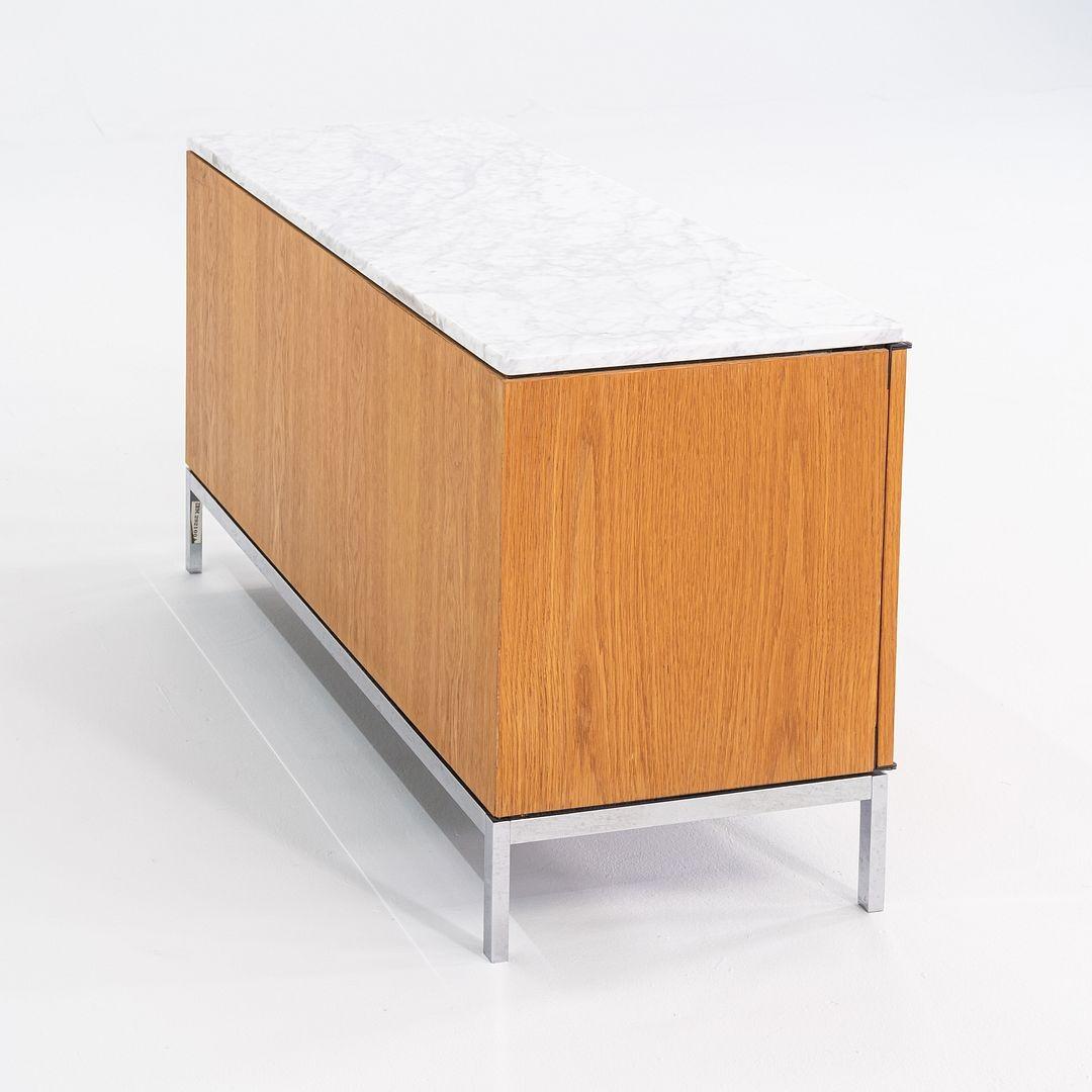 1981 Florence Knoll Credenza/armadio a due posizioni in Oak e marmo in vendita 2