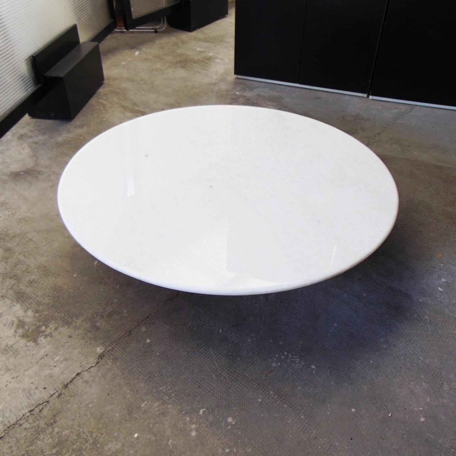 Mid-Century Modern 1981 Italian Round Coffee Table in White Marble