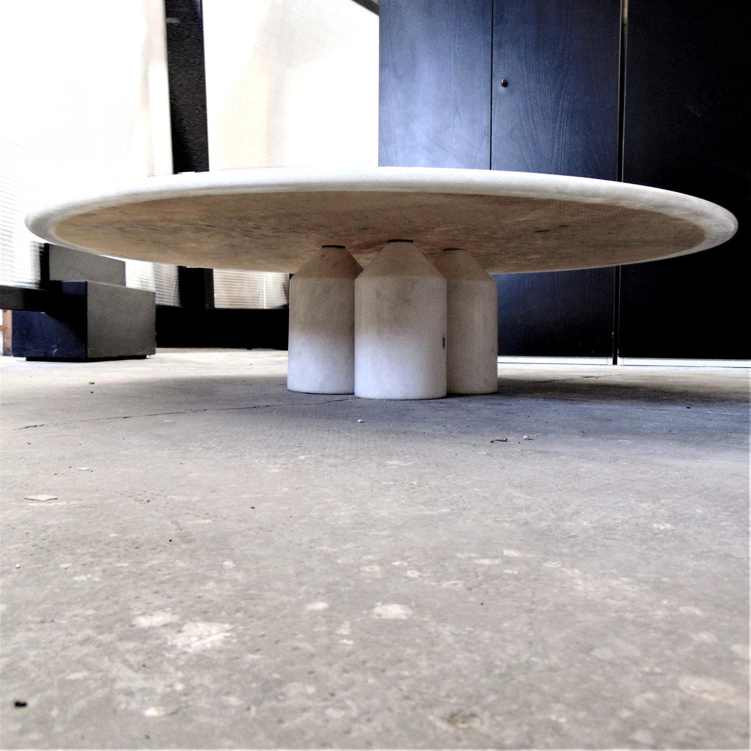 1981 Italian Round Coffee Table in White Marble In Good Condition In Arosio, IT
