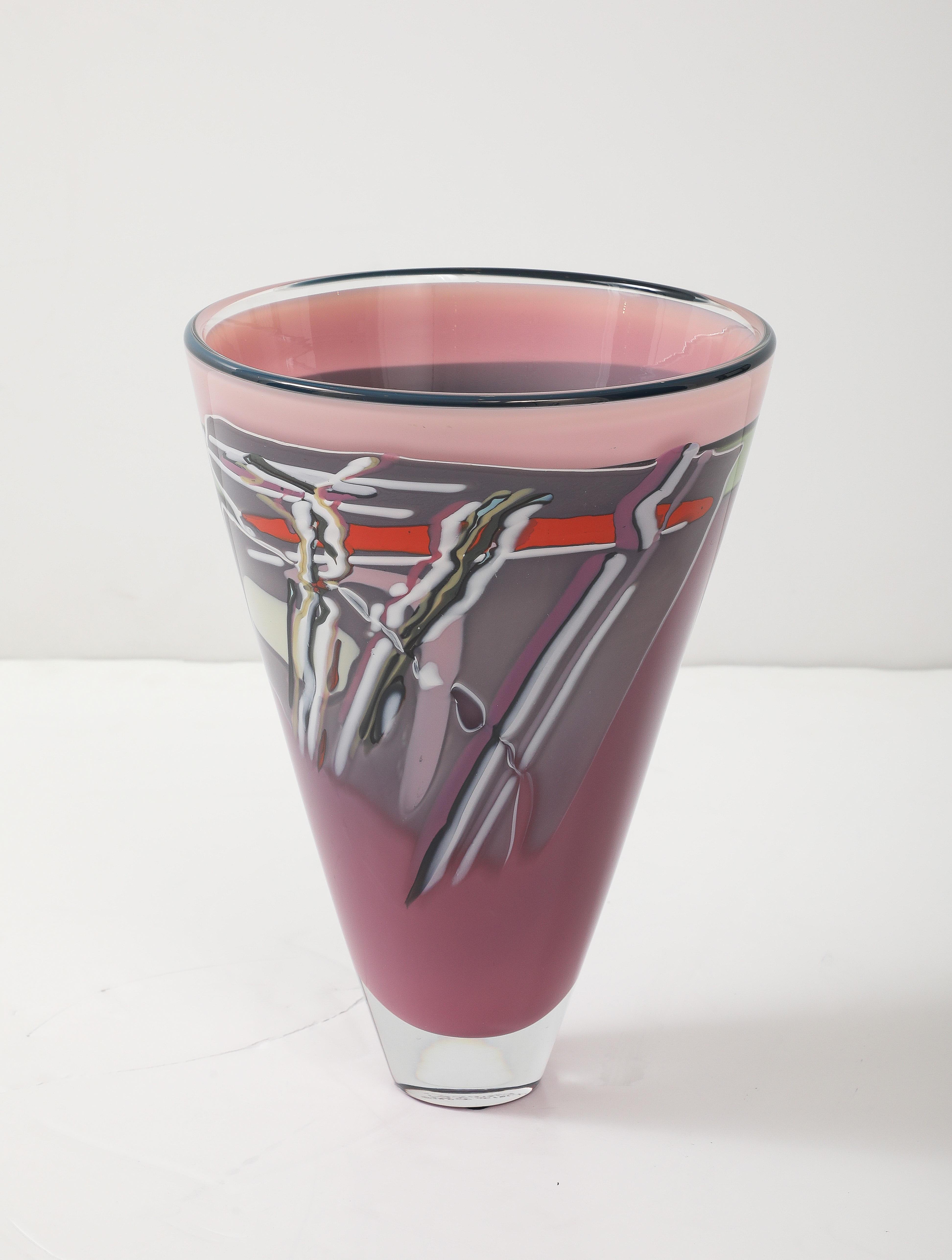 Vaso in vetro artistico modernista del 1981 dell'artista del vetro Rick Bernstein 