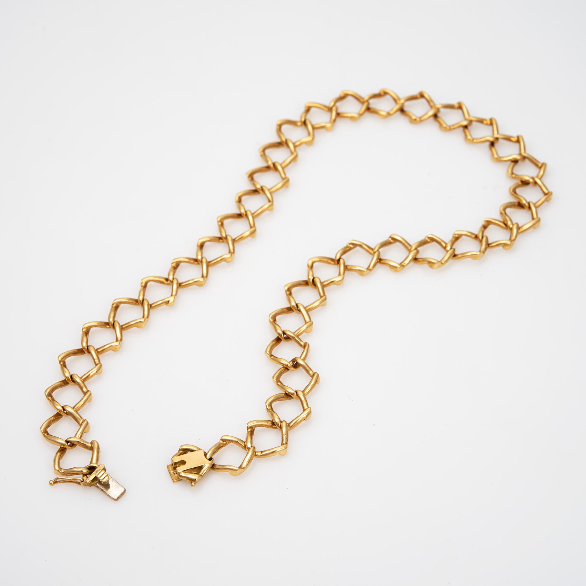 Raro collar vintage de Tiffany & Co diseñado por Paloma Picasso, realizado en oro amarillo de 18 quilates (circa 1981).  

Este atrevido collar de eslabones abiertos data de 1981 y fue diseñado por Paloma Picasso para Tiffany & Co, el año después de