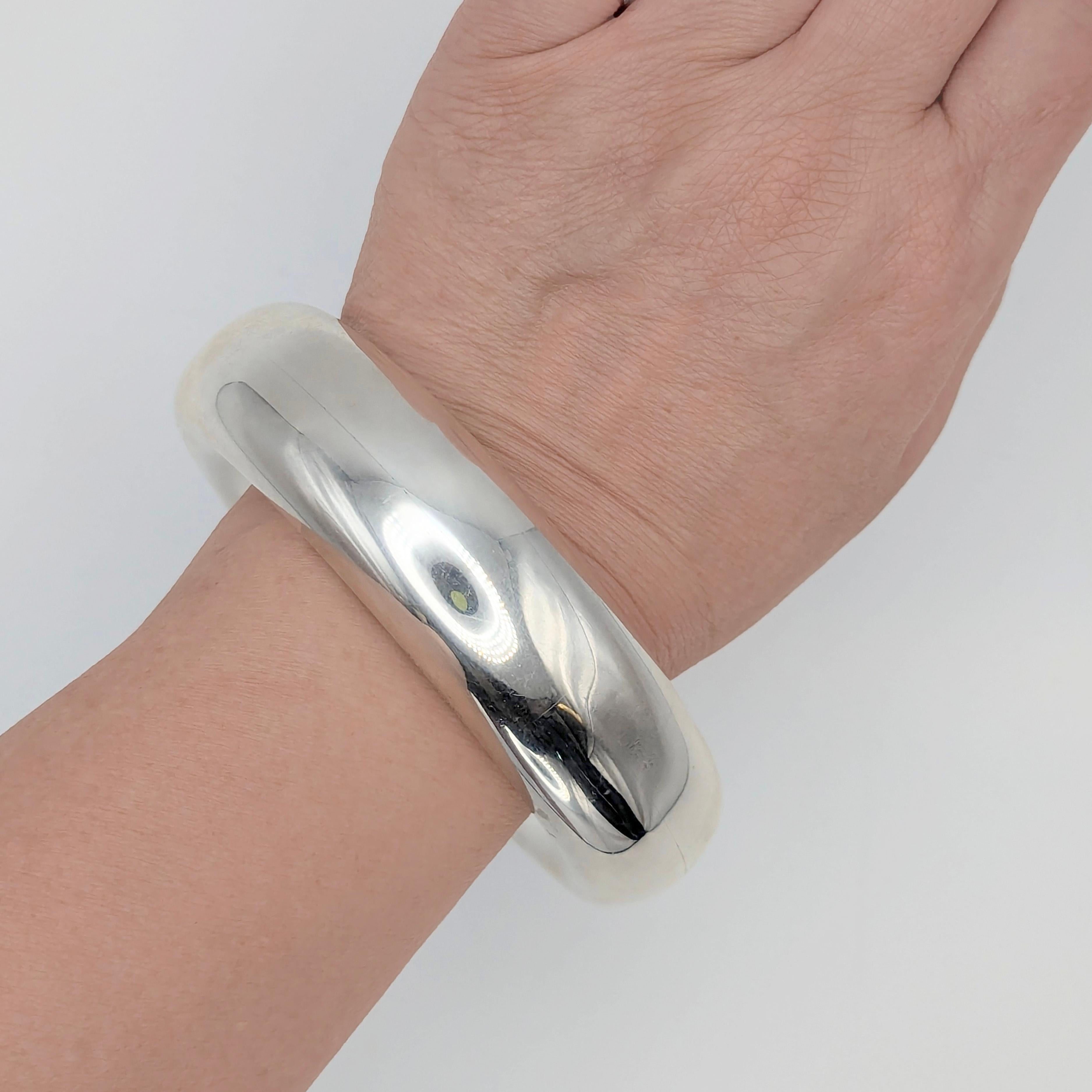 Modern 1981 Tiffany & Co Peretti Sterling Doughnut Bangle