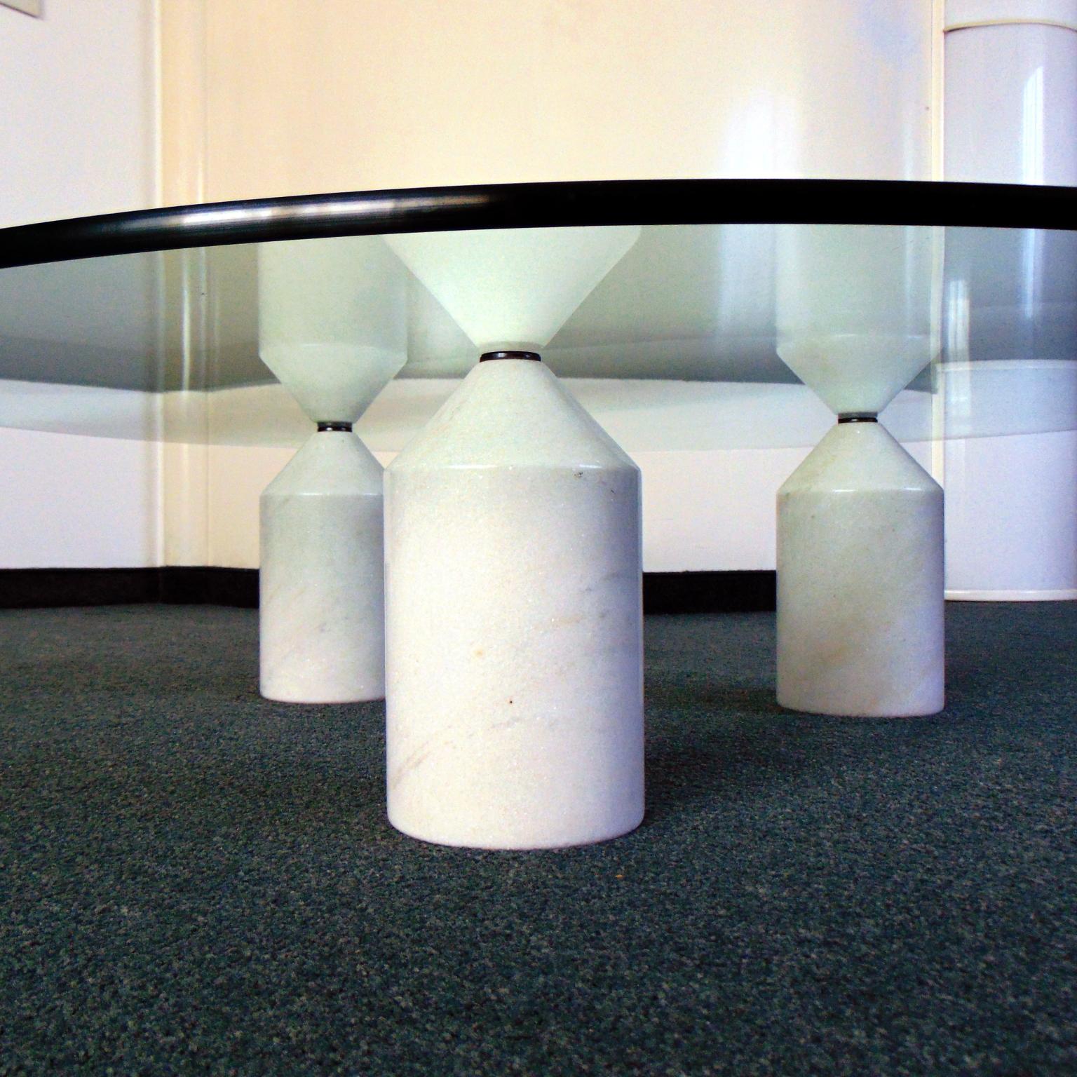 1981 White Marble Coffee Table with Round Glass Top, Italy For Sale 8