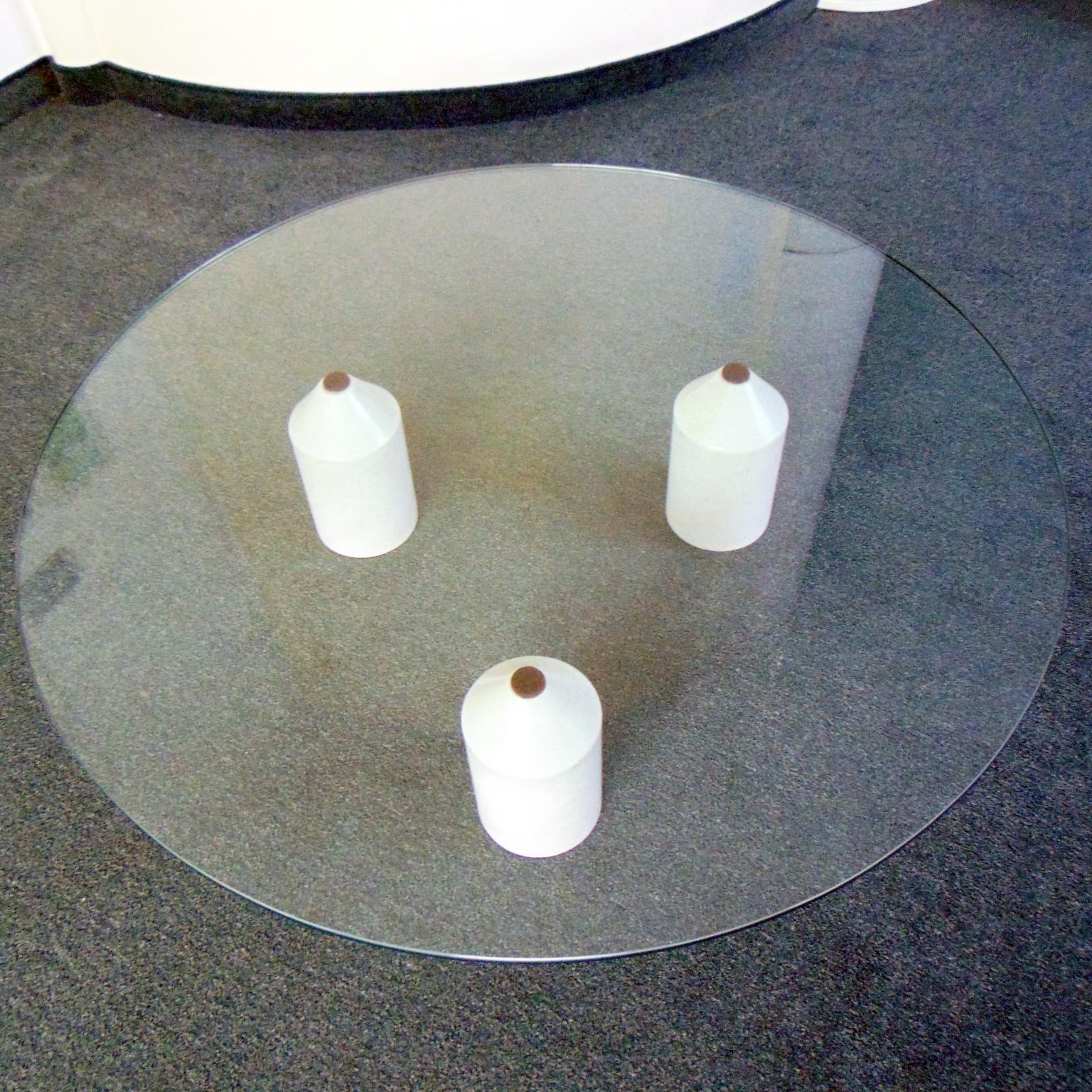 1981 White Marble Coffee Table with Round Glass Top, Italy For Sale 9