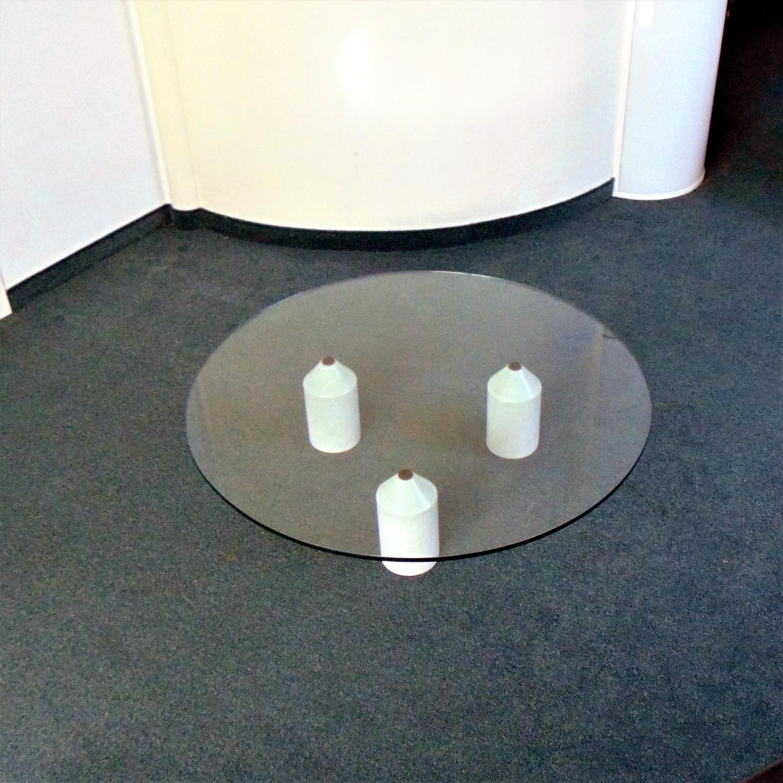 Late 20th Century 1981 White Marble Coffee Table with Round Glass Top, Italy For Sale