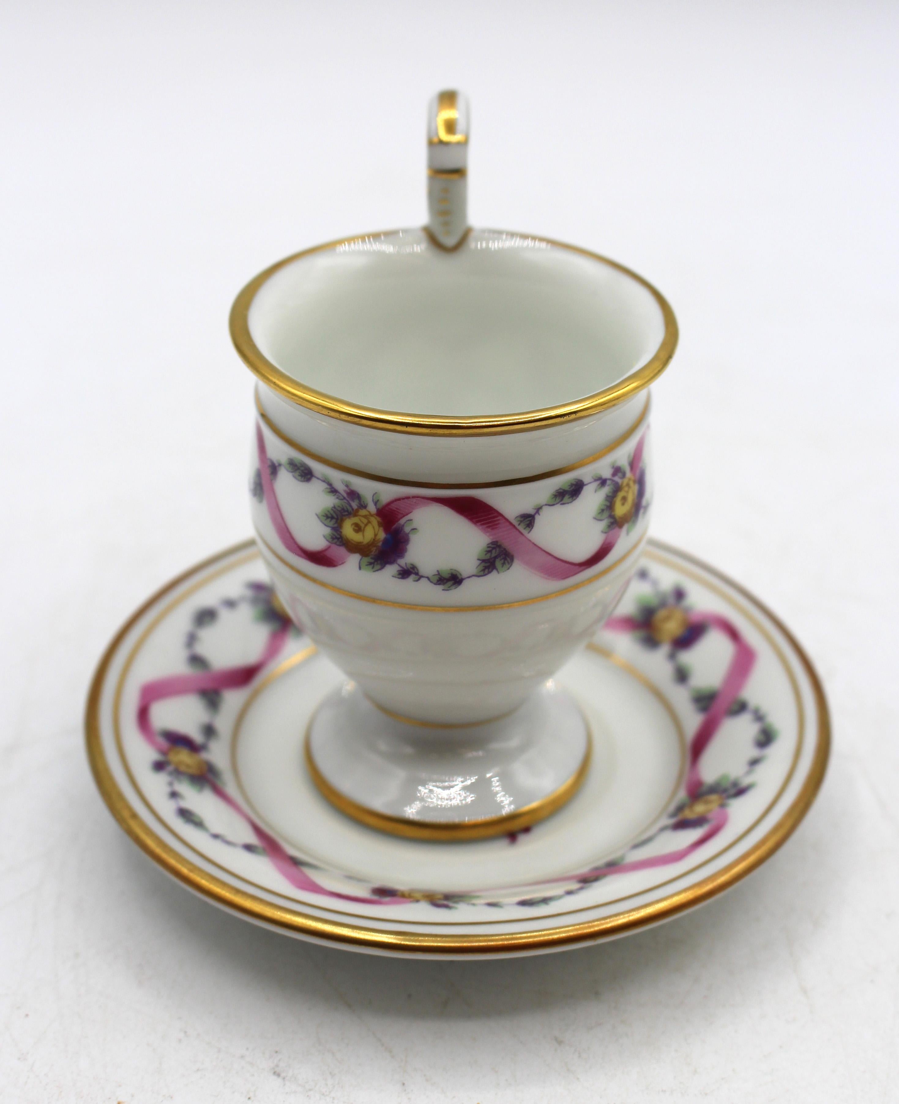 1982-2006 Pair of Italian Demitasse Cups & Saucers by Richard Ginori In Good Condition For Sale In Chapel Hill, NC