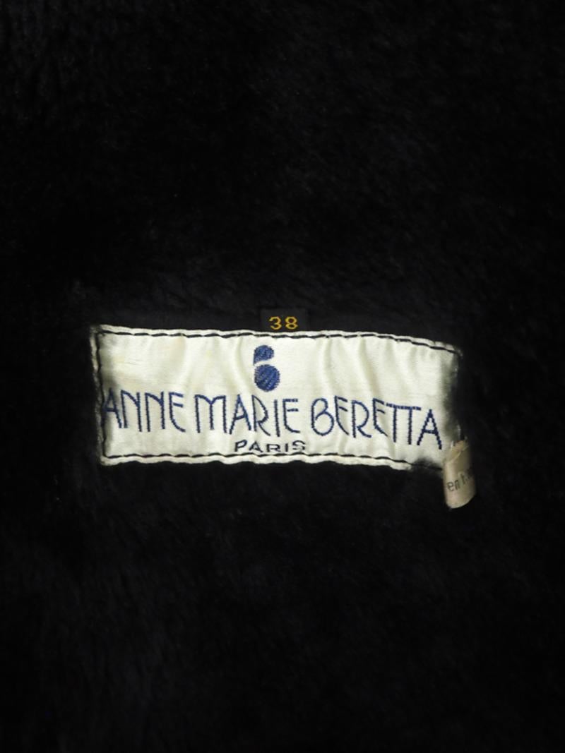 1982 ANNE MARIE BERETTA cappotto RUNWAY in shearling nero con collo oversize in vendita 5