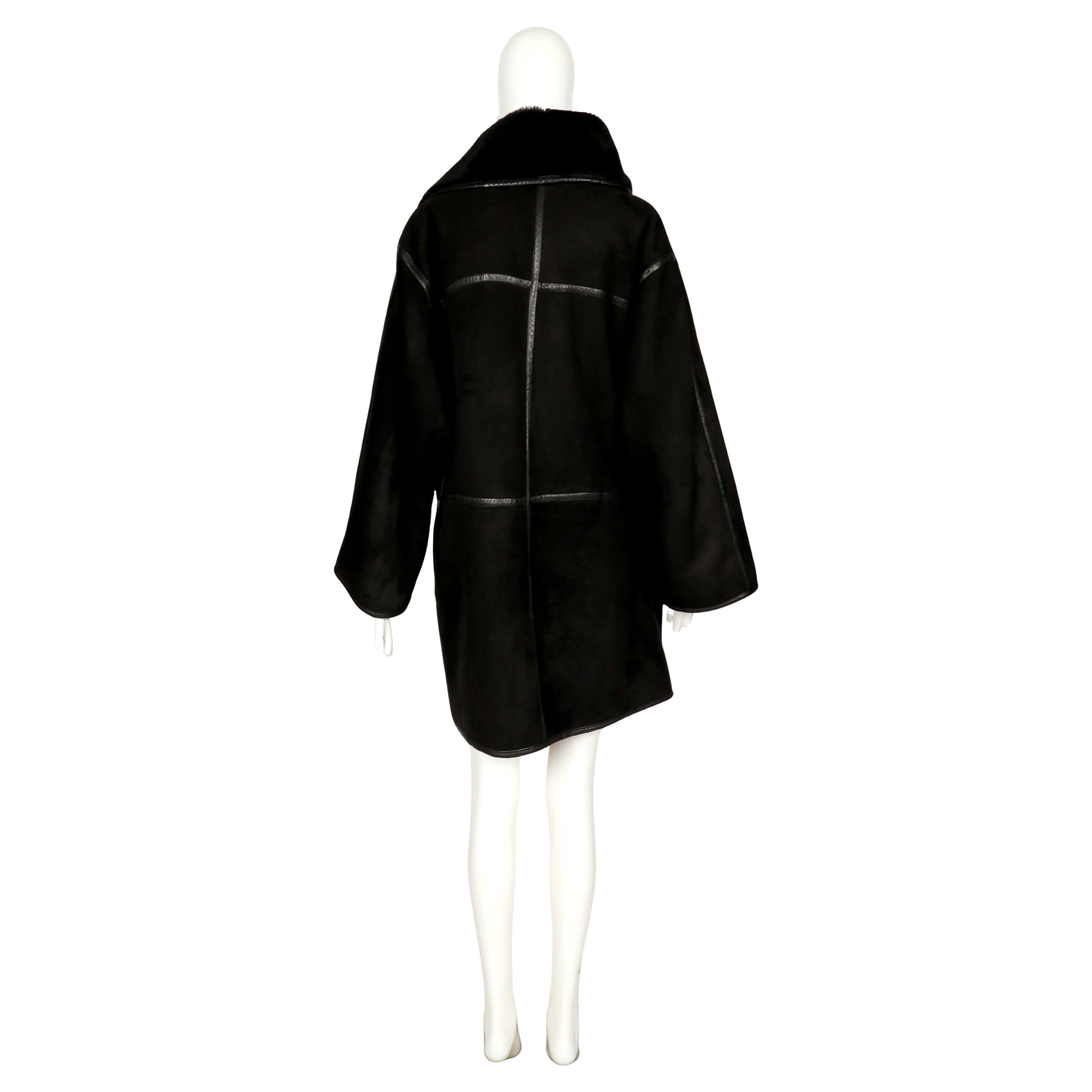 1982 ANNE MARIE BERETTA cappotto RUNWAY in shearling nero con collo oversize in vendita 4
