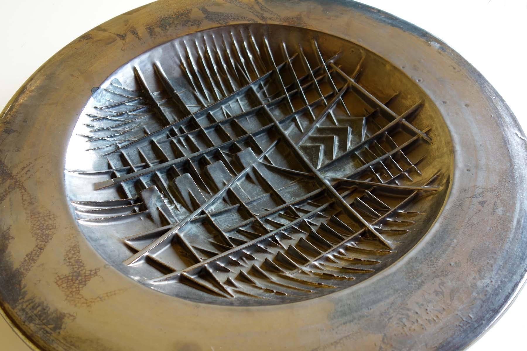Moderne 1982 Arnaldo Pomodoro Ceramic Italian Modern Metallic Pottery Sculpture Plate en vente