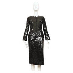 Traje de chaqueta y falda negro con lentejuelas de CHANEL de 1982