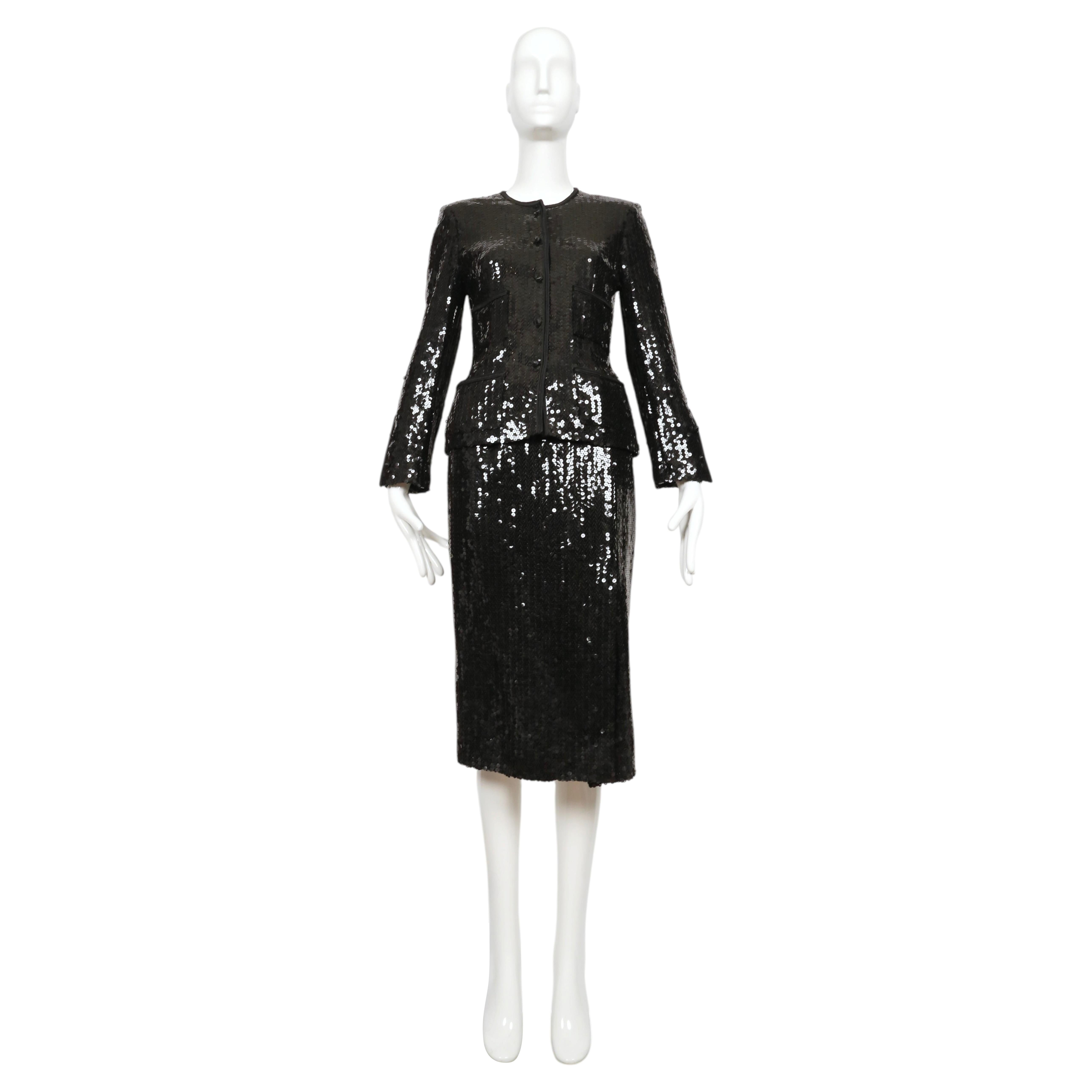 Completo giacca e gonna nero con paillettes Chanel del 1982