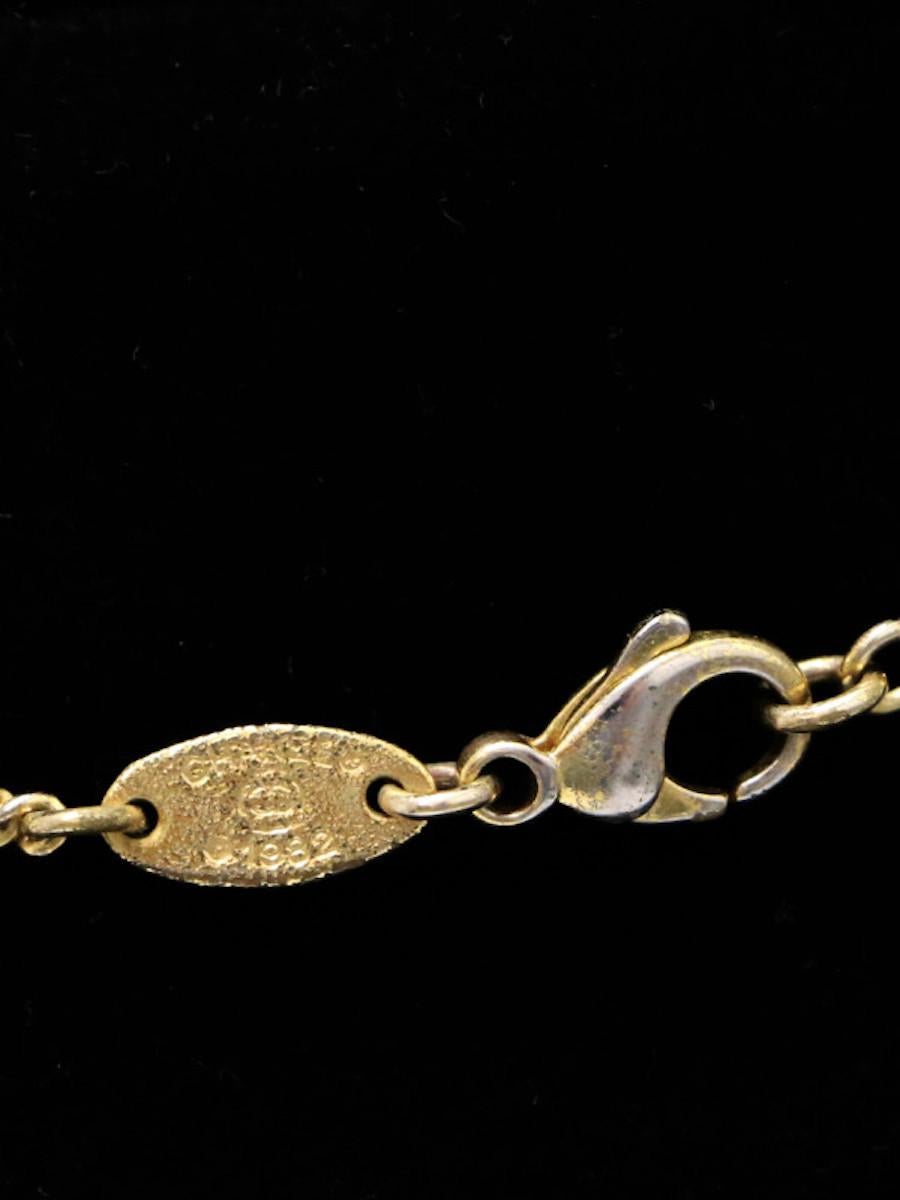 da uomo o donna 1982 Chanel collana corta d'oro in vendita