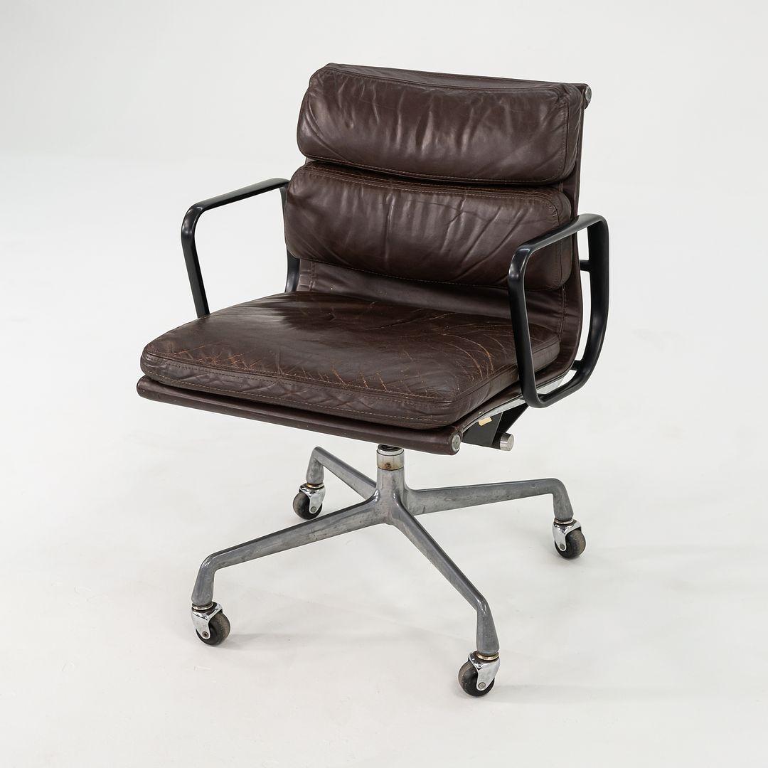 These are Eames Aluminum Group Soft Pad Management Desk Chairs, Model EA418, designed by Charles and Ray Eames for Herman Miller in 1969. These examples date to 1982. The listed price includes one chair, and we have 2 available for purchase. Their