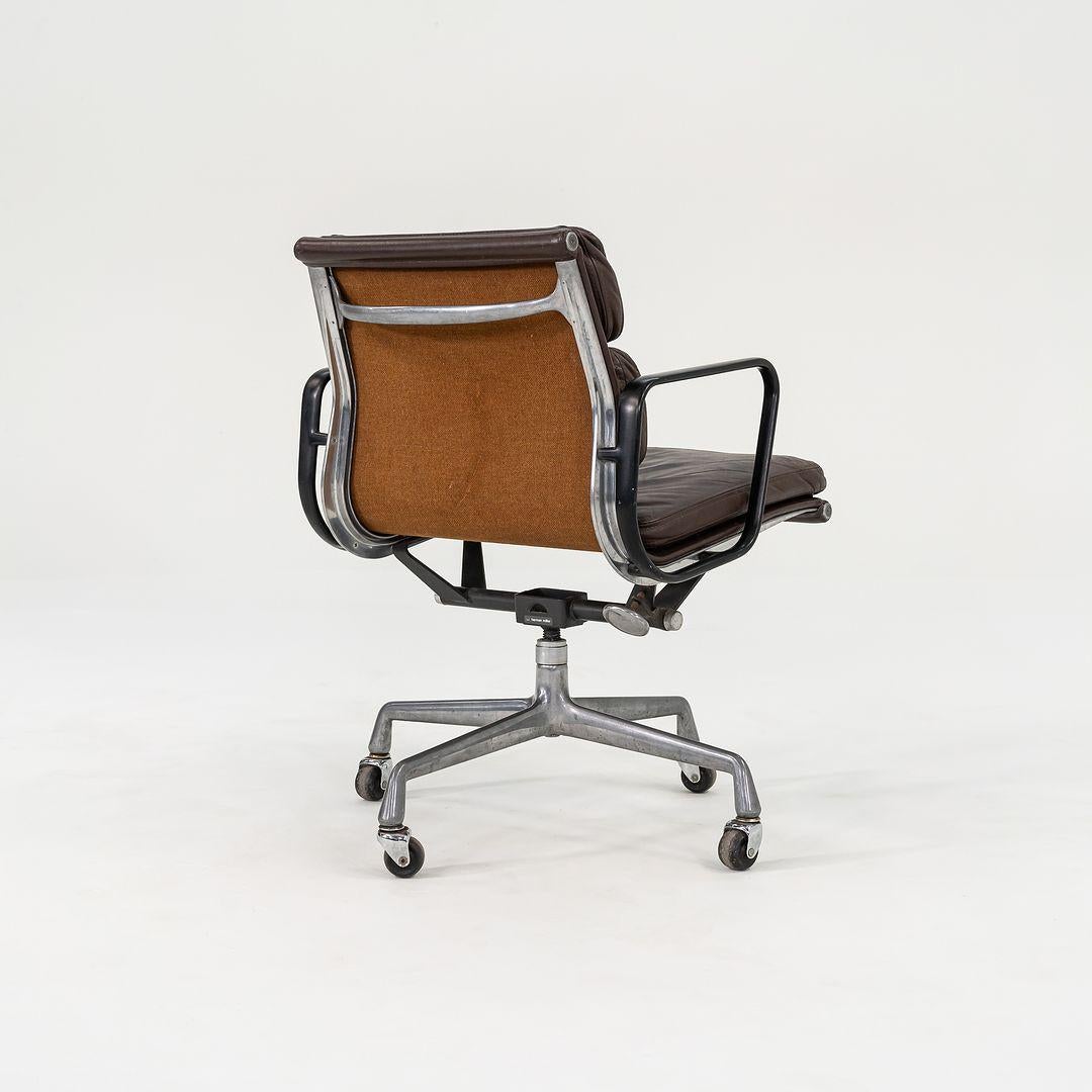1982 Eames Herman Miller Soft Pad Management Desk Chair w/ Brown Leather In Good Condition In Philadelphia, PA