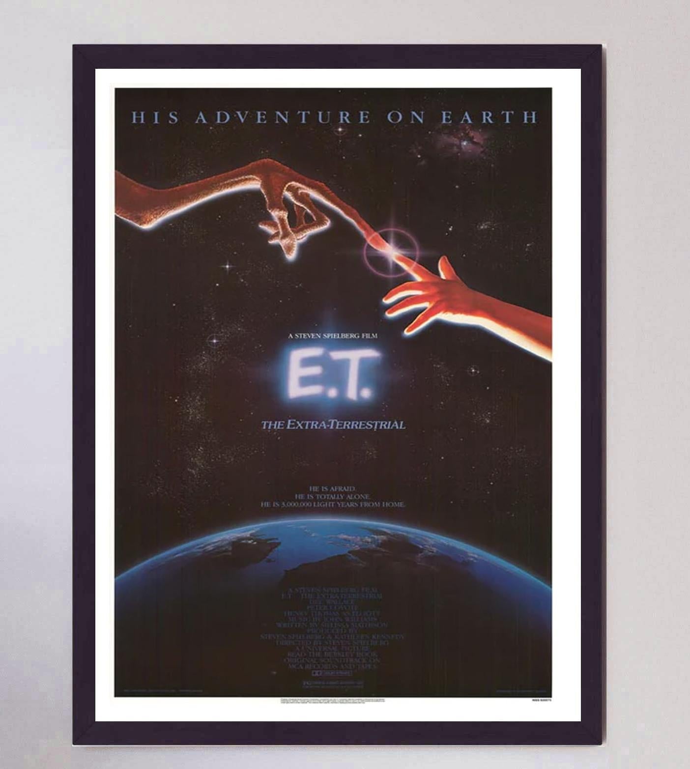 Paper 1982 E.T. The Extra Terrestrial Original Vintage Poster For Sale