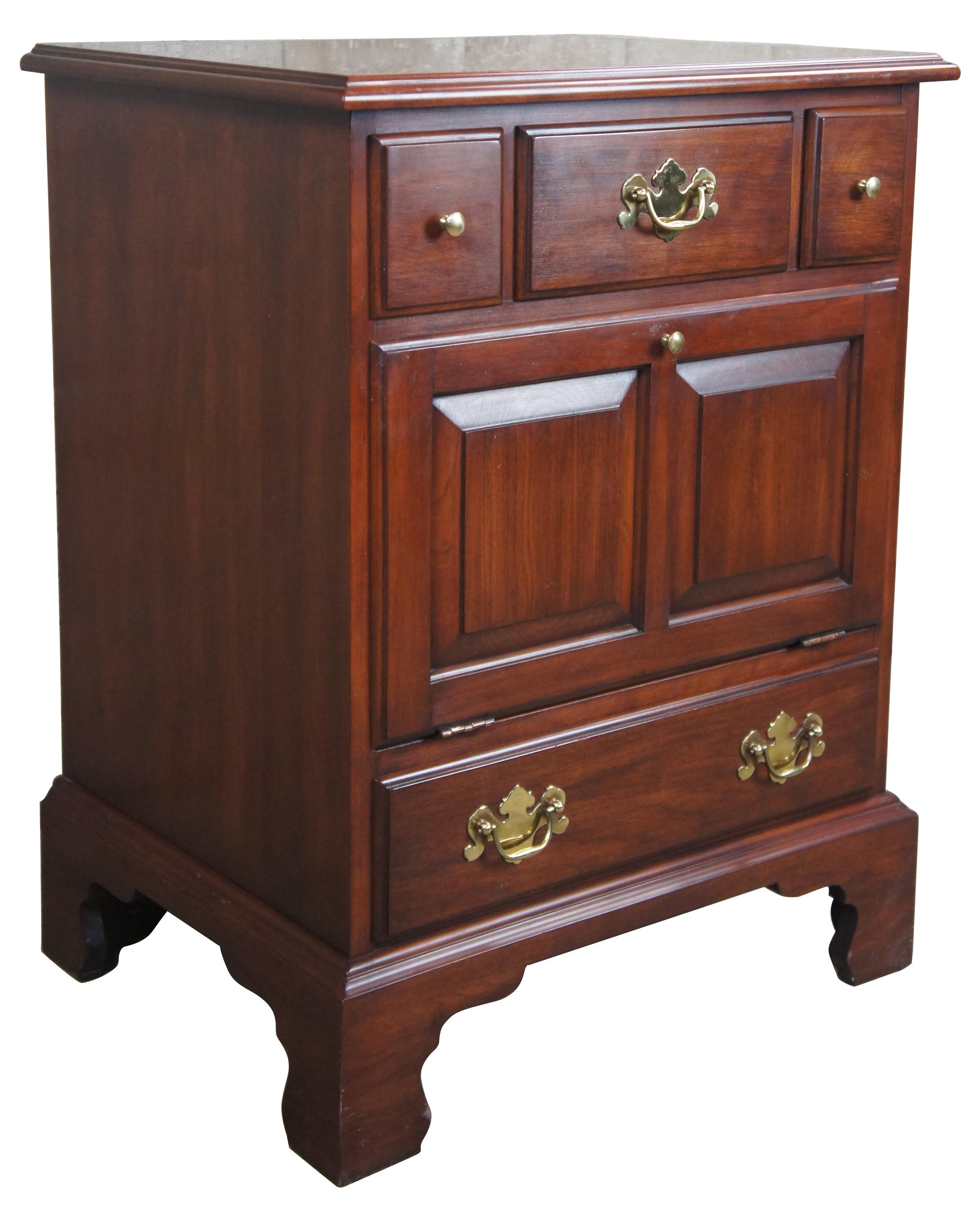 1982 Henkel Harris solid wild black cherry Chippendale McKenzie nightstand 126

Henkel Harris wild black cherry McKenzie nightstand or chest, circa 1982. Chippendale style with brass hardware and block feet. Finish #24, style #126, from shop