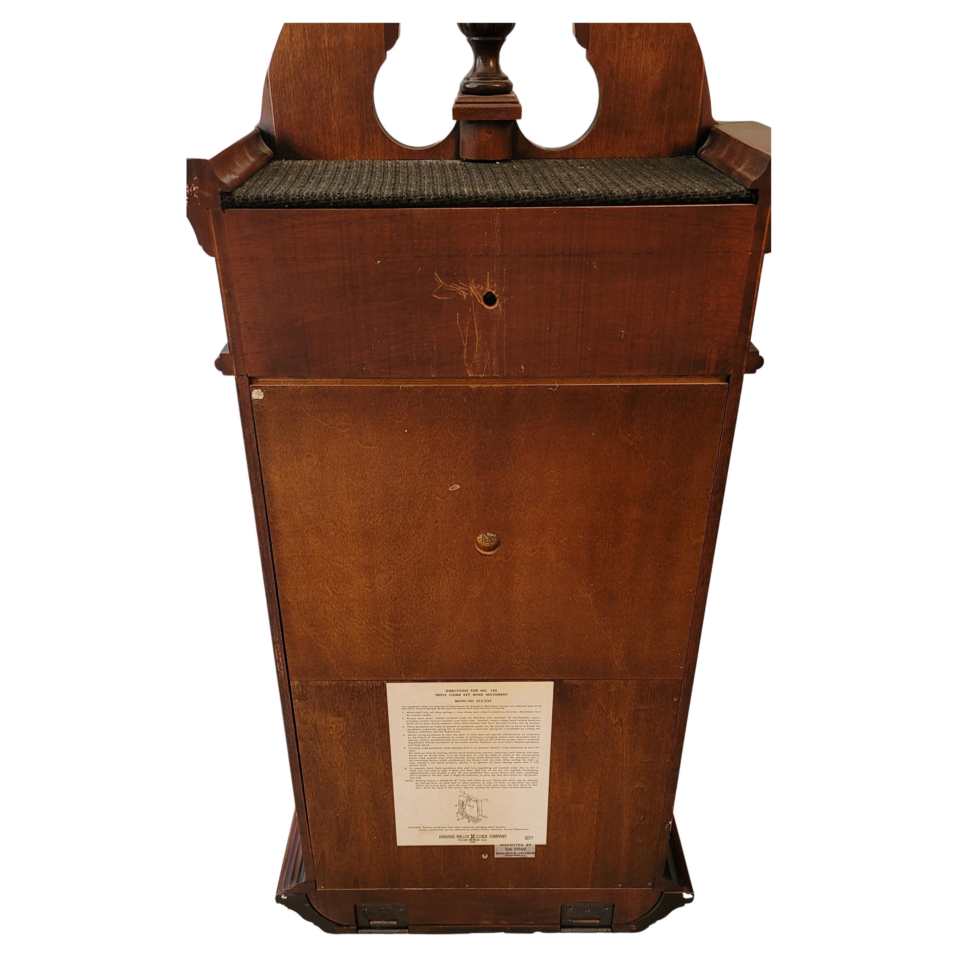 1982 Horloge de manteau Howard Miller Limited Edition Mahogany Hourglass II en vente 1