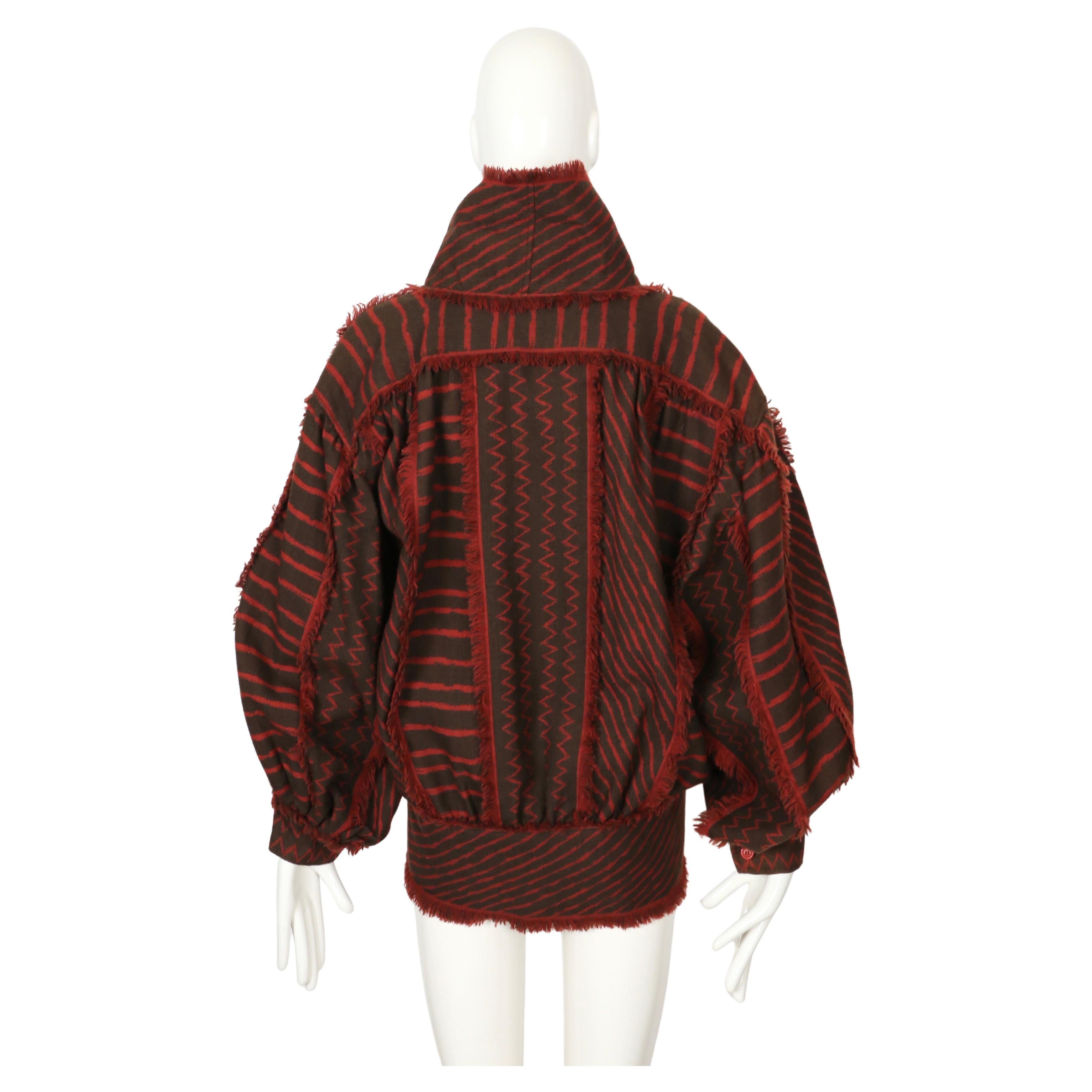 1982 ISSEY MIYAKE top RUNWAY in stile samurai africano in tela di fango intrecciata in vendita 6