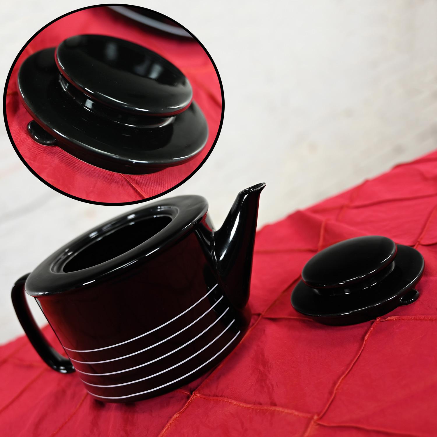 1982 Modern Copco Black & White Glazed Ceramic Teapot & 4 Mugs by Sam Lebowitz  For Sale 5