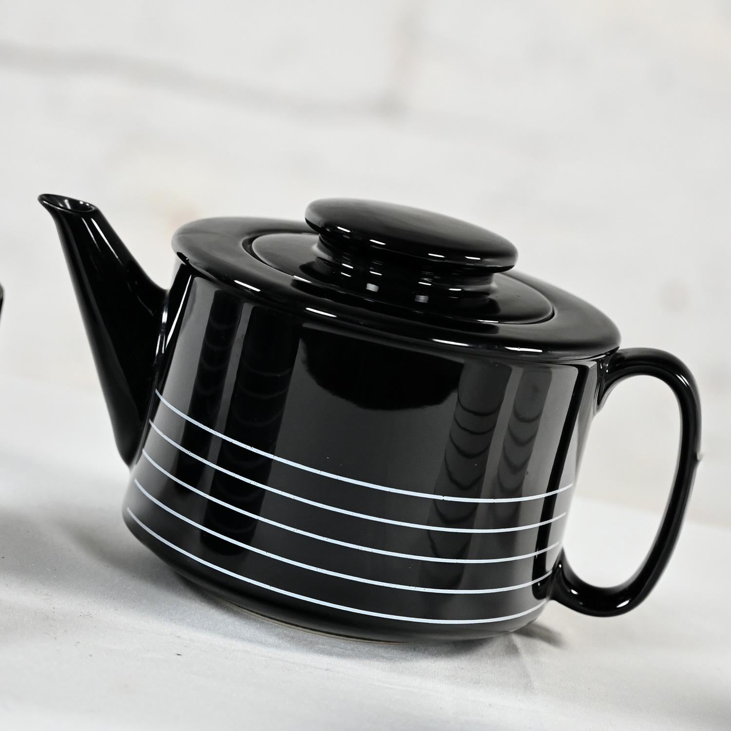 1982 Modern Copco Black & White Glazed Ceramic Teapot & 4 Mugs by Sam Lebowitz  For Sale 8