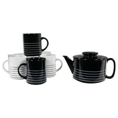 Théière Copco moderne de 1982 émaillée noire et blanche et 4 tasses de Sam Lebowitz