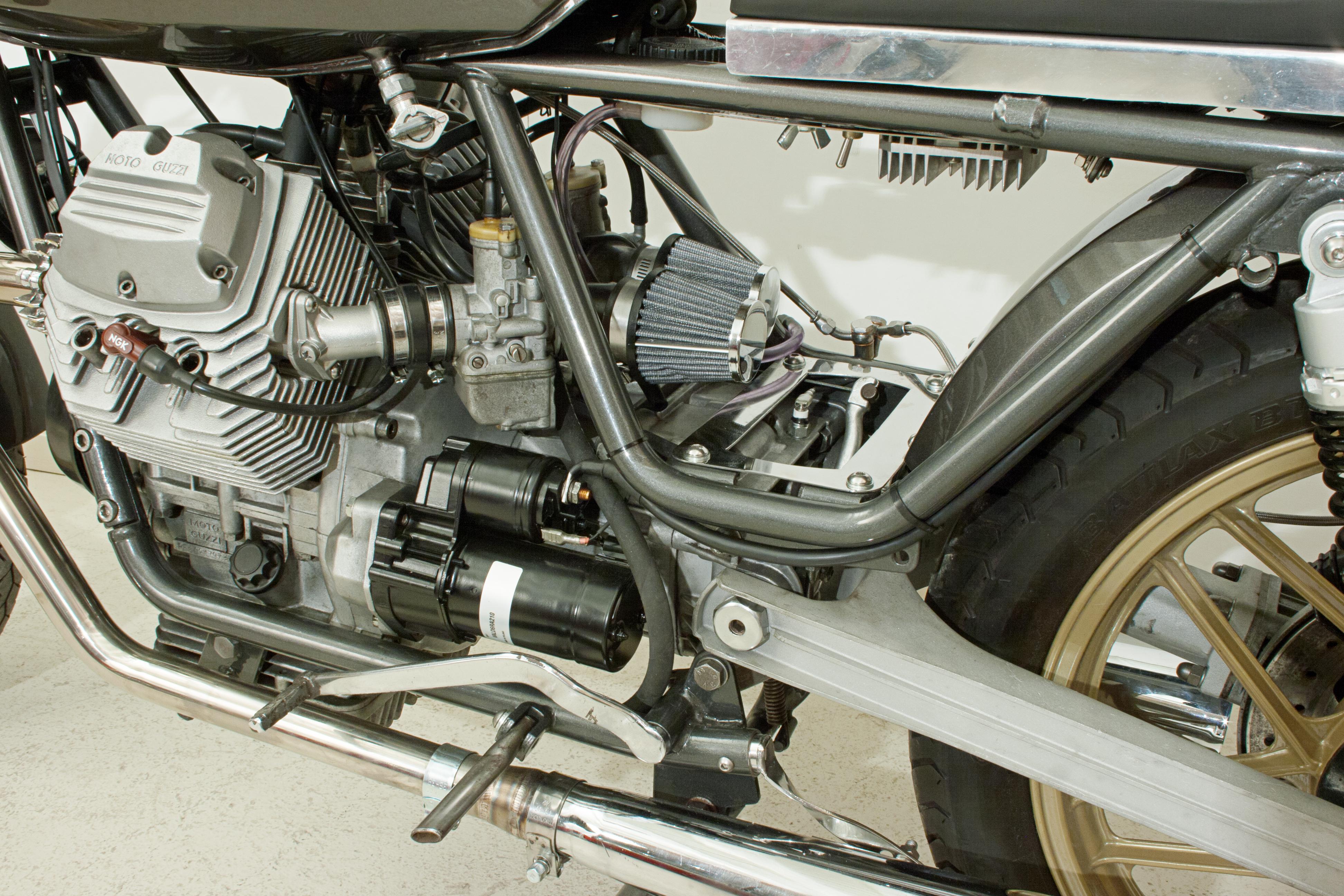 1982 Moto Guzzi Cafe Racer V50 Italienisches Motorrad (Metall) im Angebot