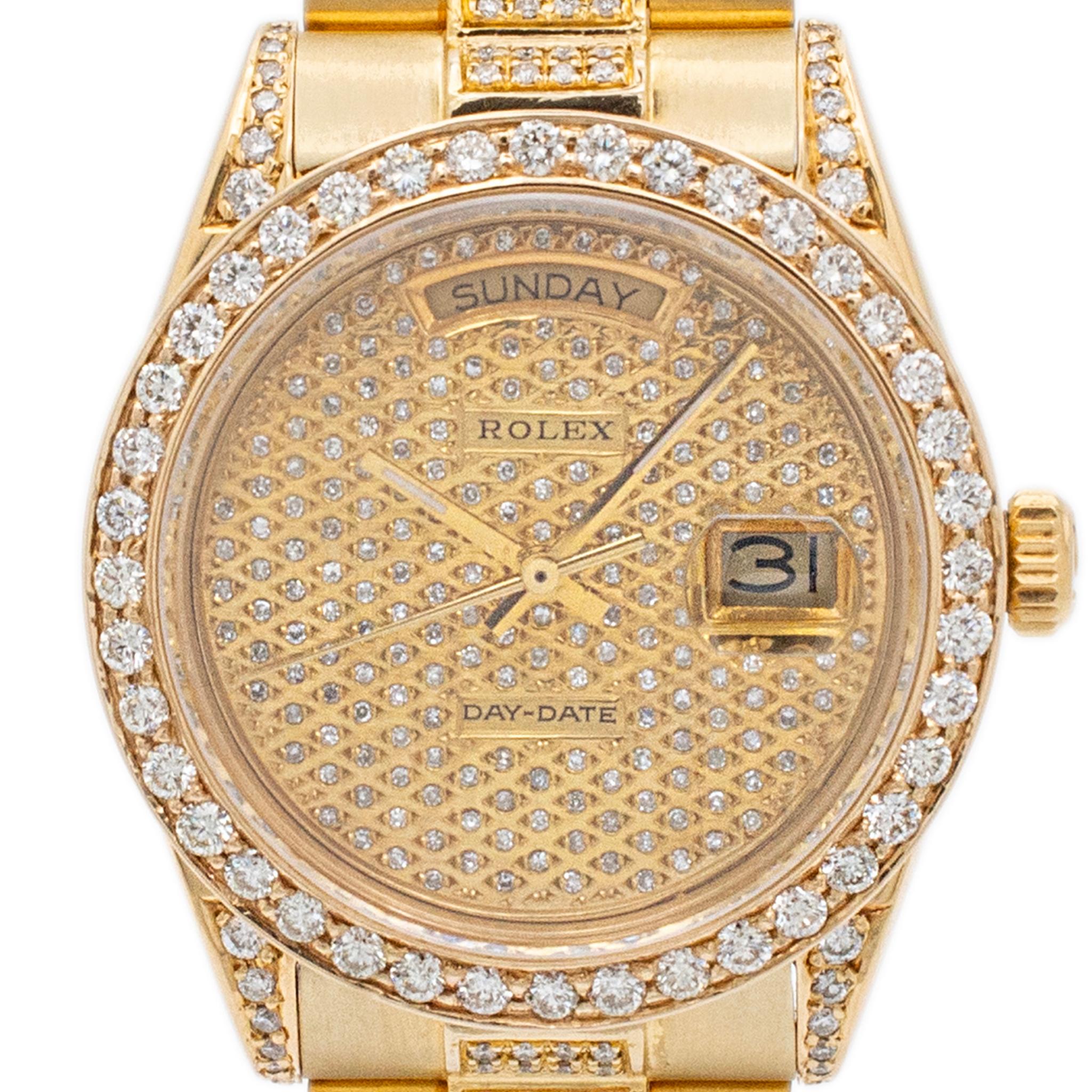 Marke: Rolex

Geschlecht: Unisex

Metall Typ: 18K Gelbgold

Durchmesser: 36,00 mm

Gewicht: 127,55 Gramm

Schweizer Uhr ROLEX aus 18 Karat Gelbgold mit Diamanten.

Das Metall wurde getestet und es wurde festgestellt, dass es sich um 18 Karat