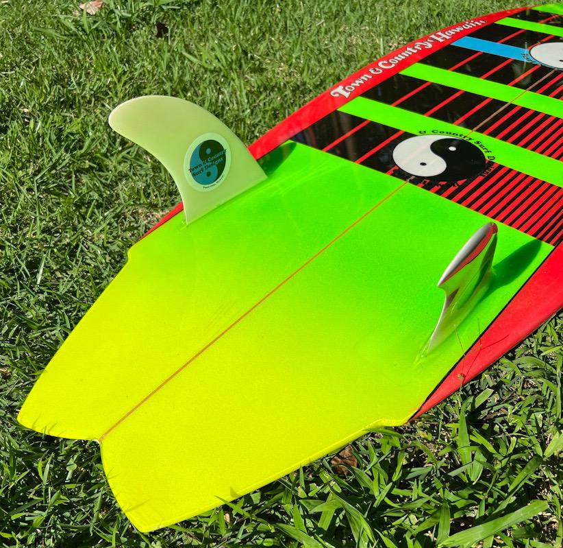 Town and Country Twin-Fin Surfboard von Glenn Minami, 1982 1