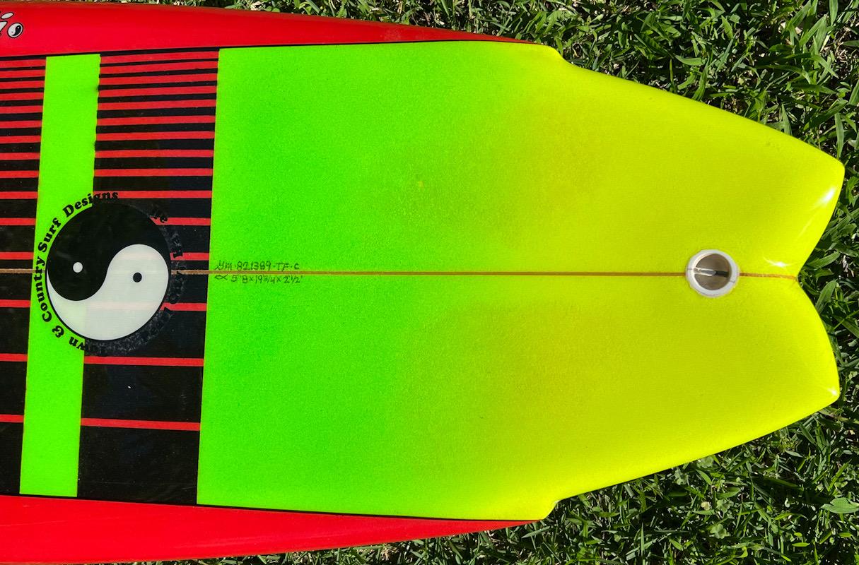 Town and Country Twin-Fin Surfboard von Glenn Minami, 1982 2