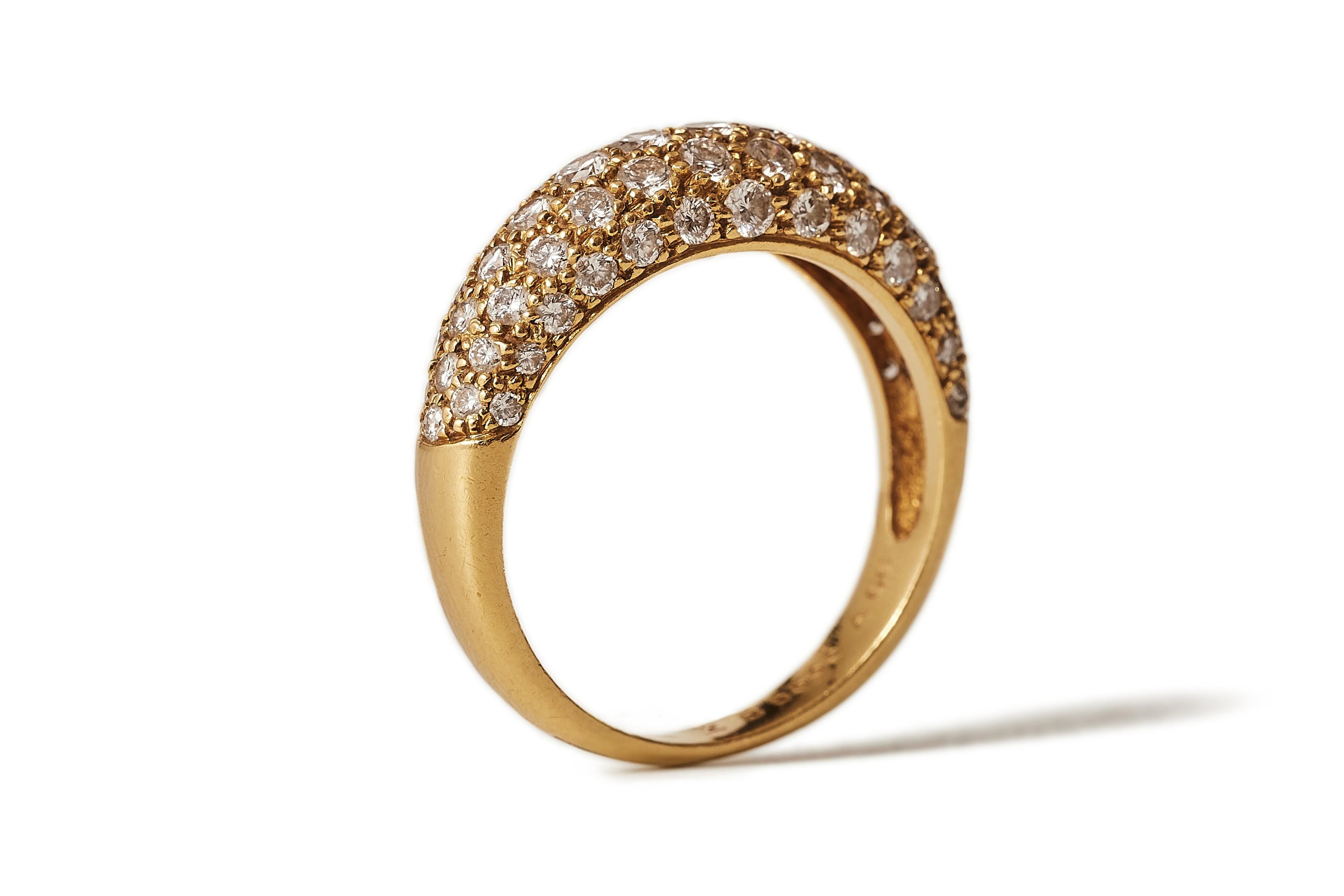 1982 Van Cleef & Arpels 0.8ct pav�é diamond 18k yellow gold band dome ring For Sale 3