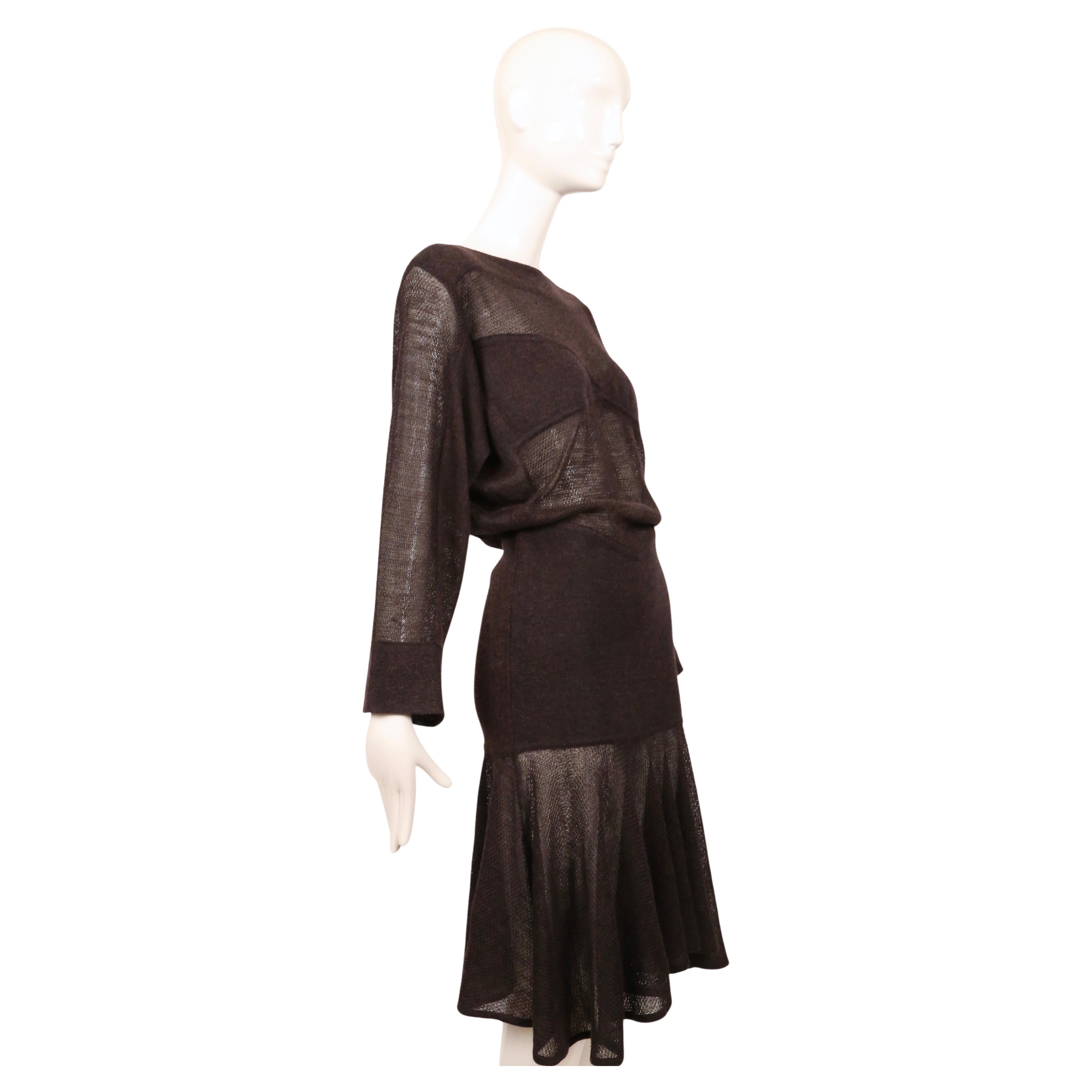 Nero 1983 AZZEDINE ALAIA, abito in maglia semitrasparente marrone intenso con illusione in vendita