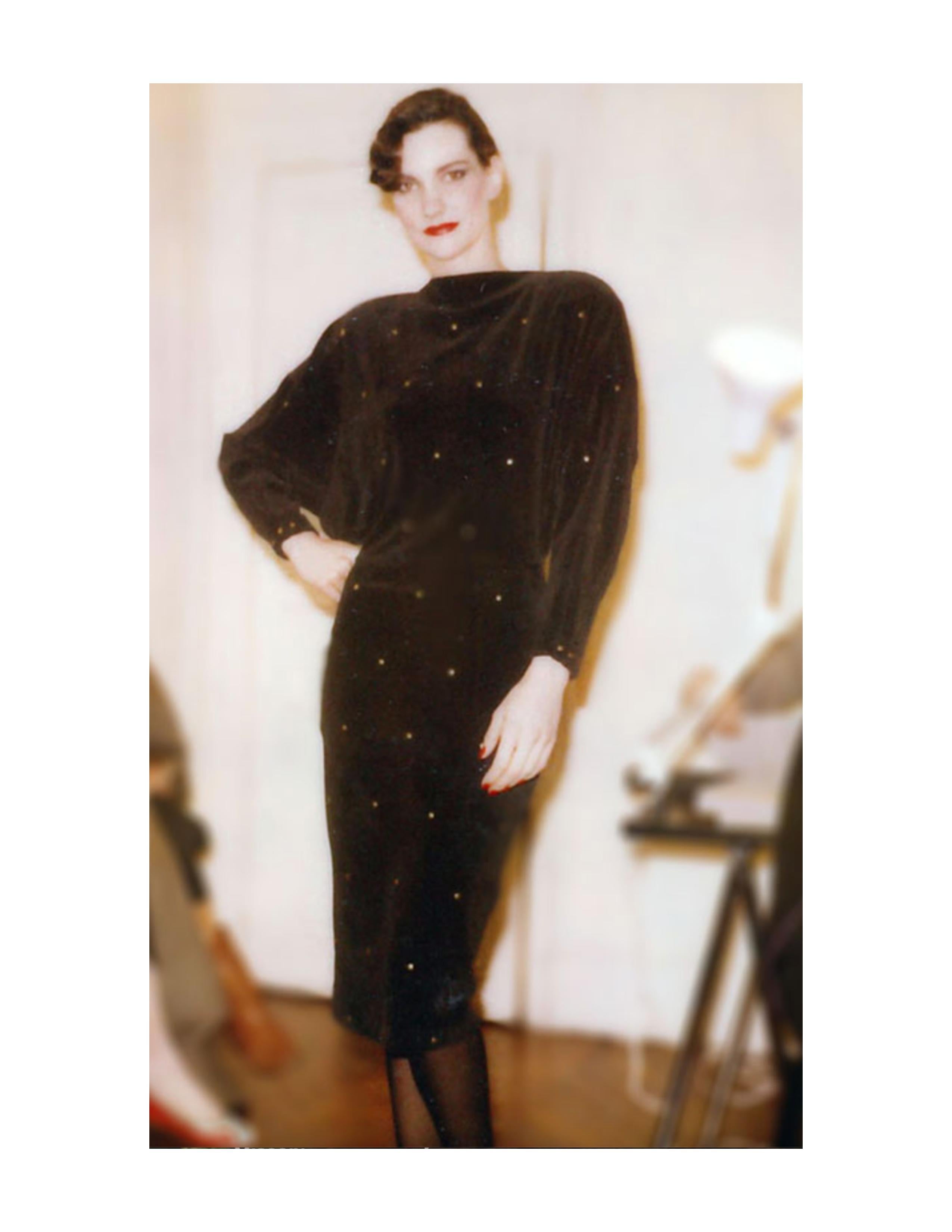 1983 AZZEDLINE ALAIA black velour RUNWAY dress with studs en venta 4
