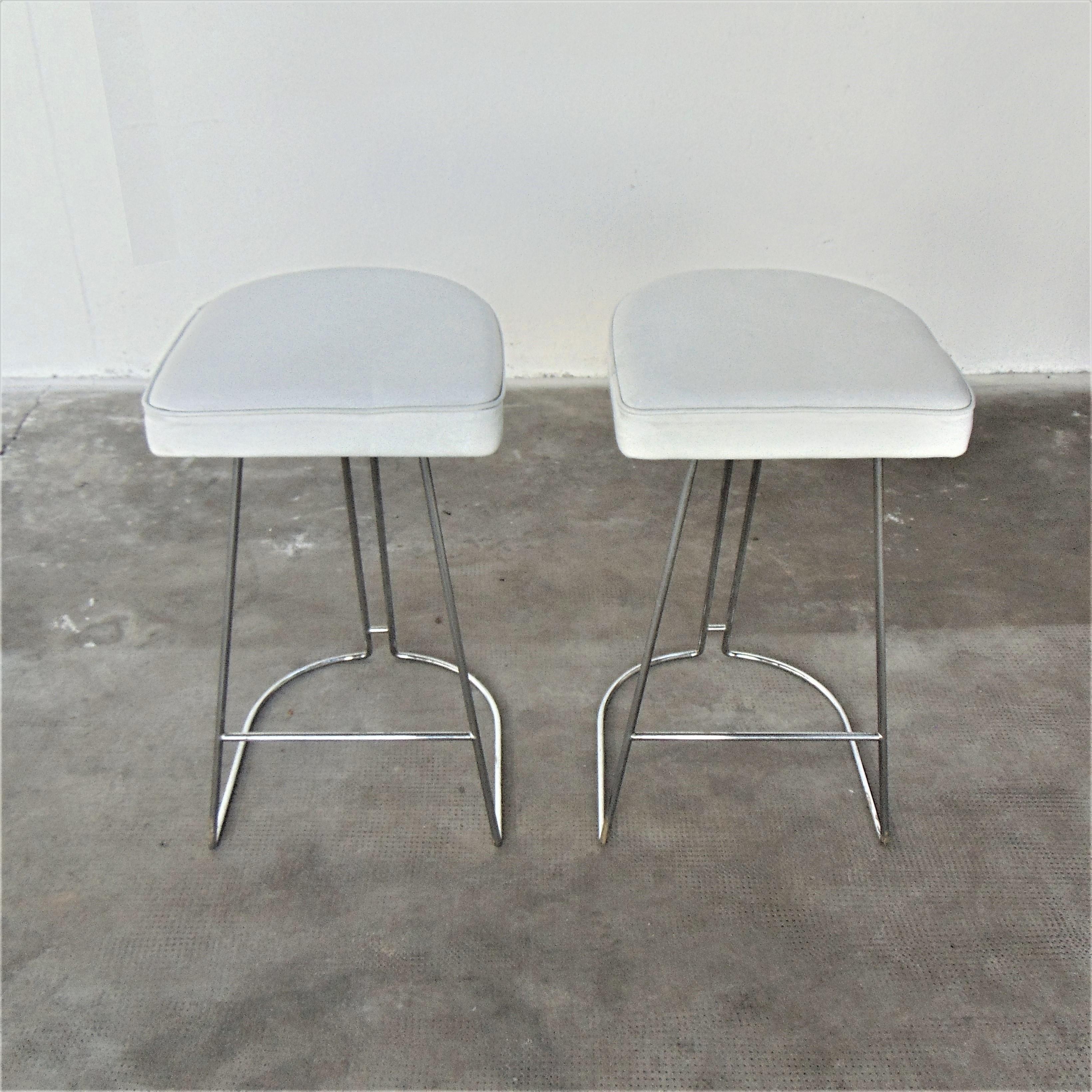 Mid-Century Modern 1983 Barstools Set White Leather and Chromed Steel by Sormani, Italy For Sale