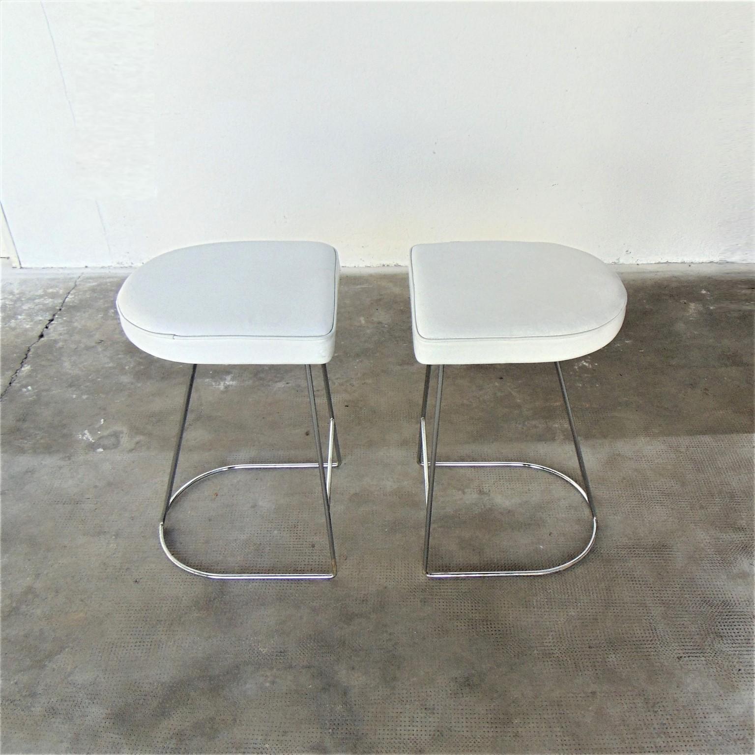 1983 Barstools Set White Leather and Chromed Steel by Sormani, Italy In Good Condition For Sale In Arosio, IT