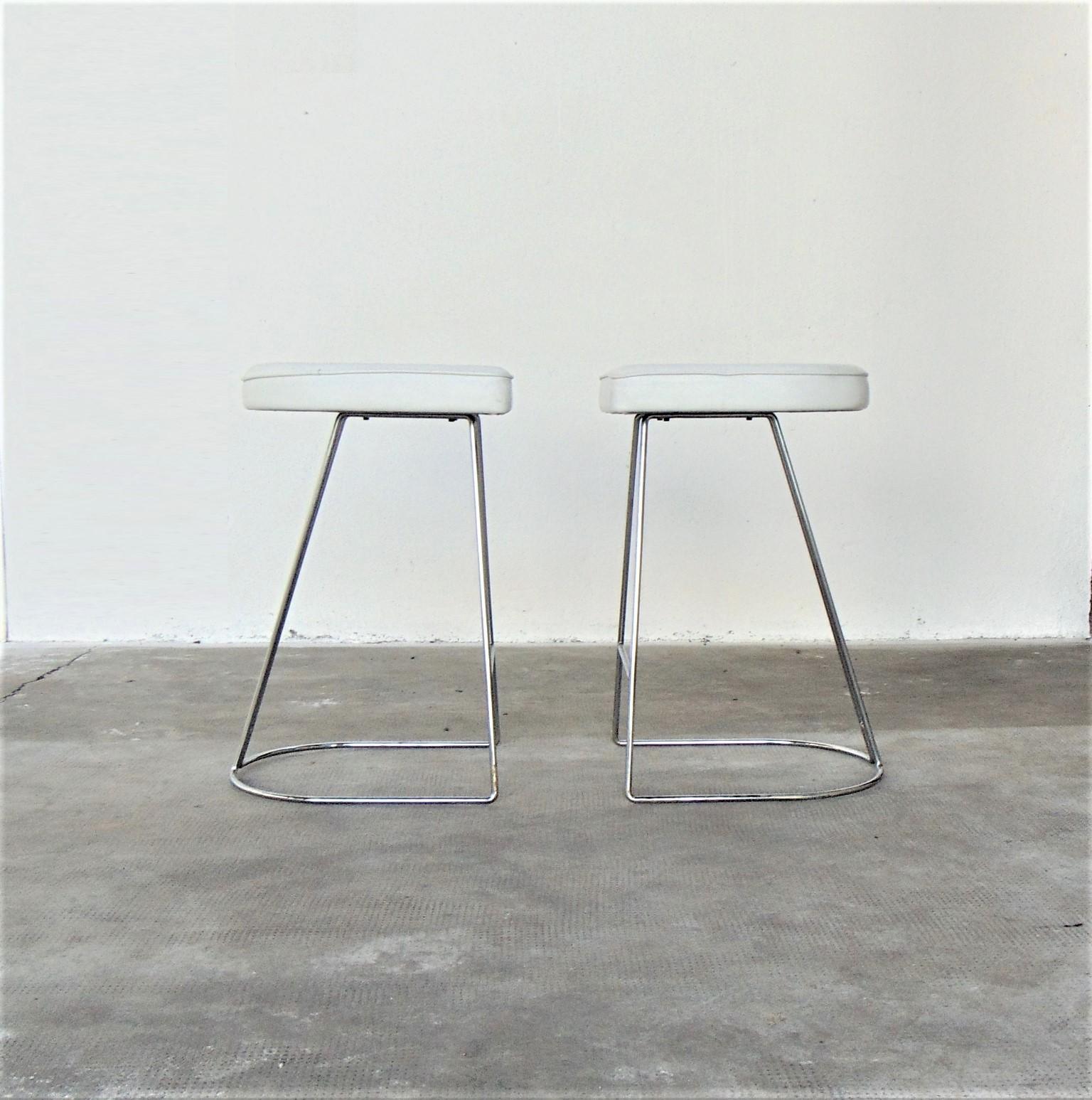 Late 20th Century 1983 Barstools Set White Leather and Chromed Steel by Sormani, Italy For Sale