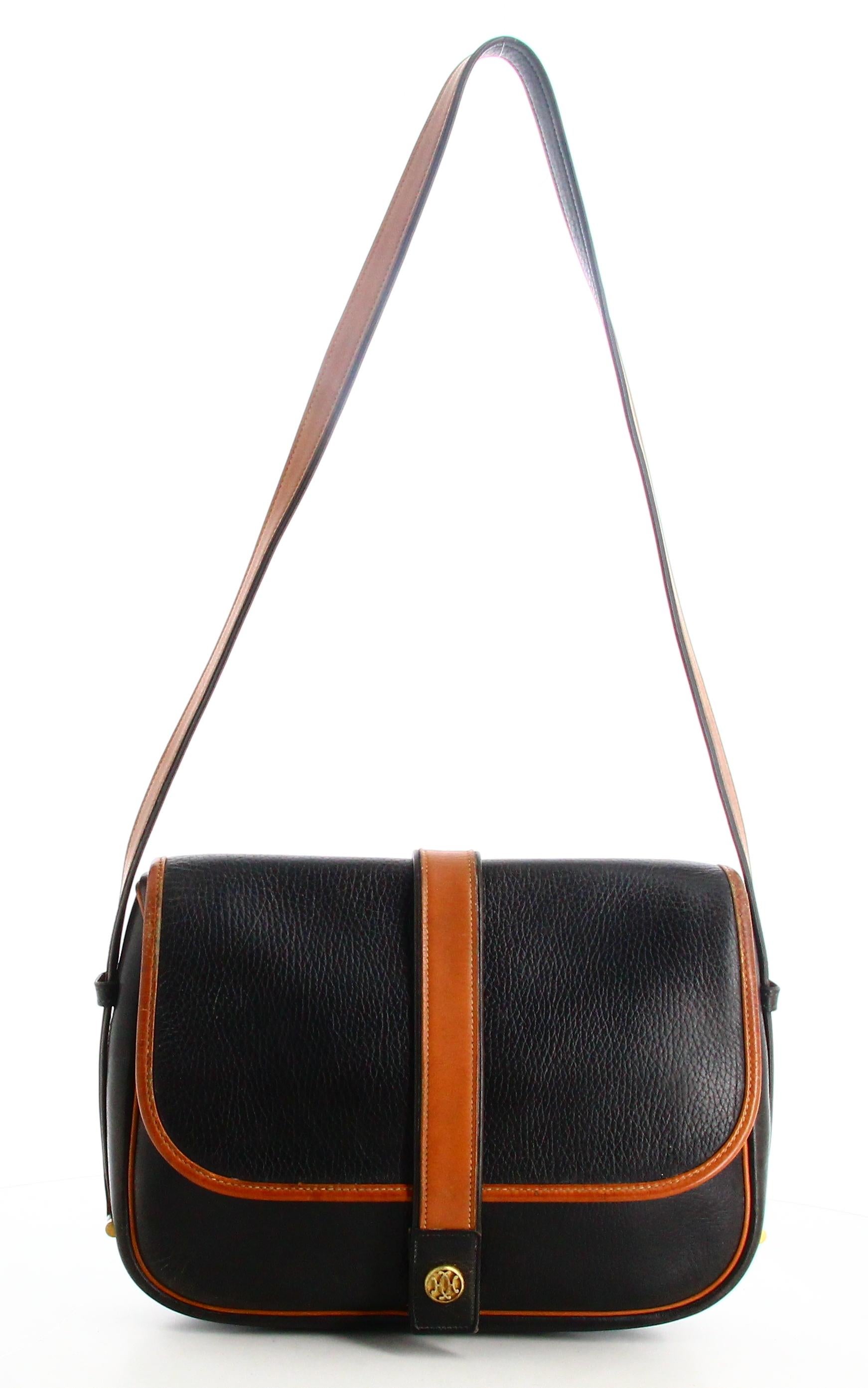 1983 Hermes Black and Brown Leather Shoulder Bag 

- Good condition. Traces of wear that have appeared over time. 
- Hermes shoulder bag 
- Black and brown leather
- One pocket on the front and one zipped pocket on the back 
- Inside: monogram lining