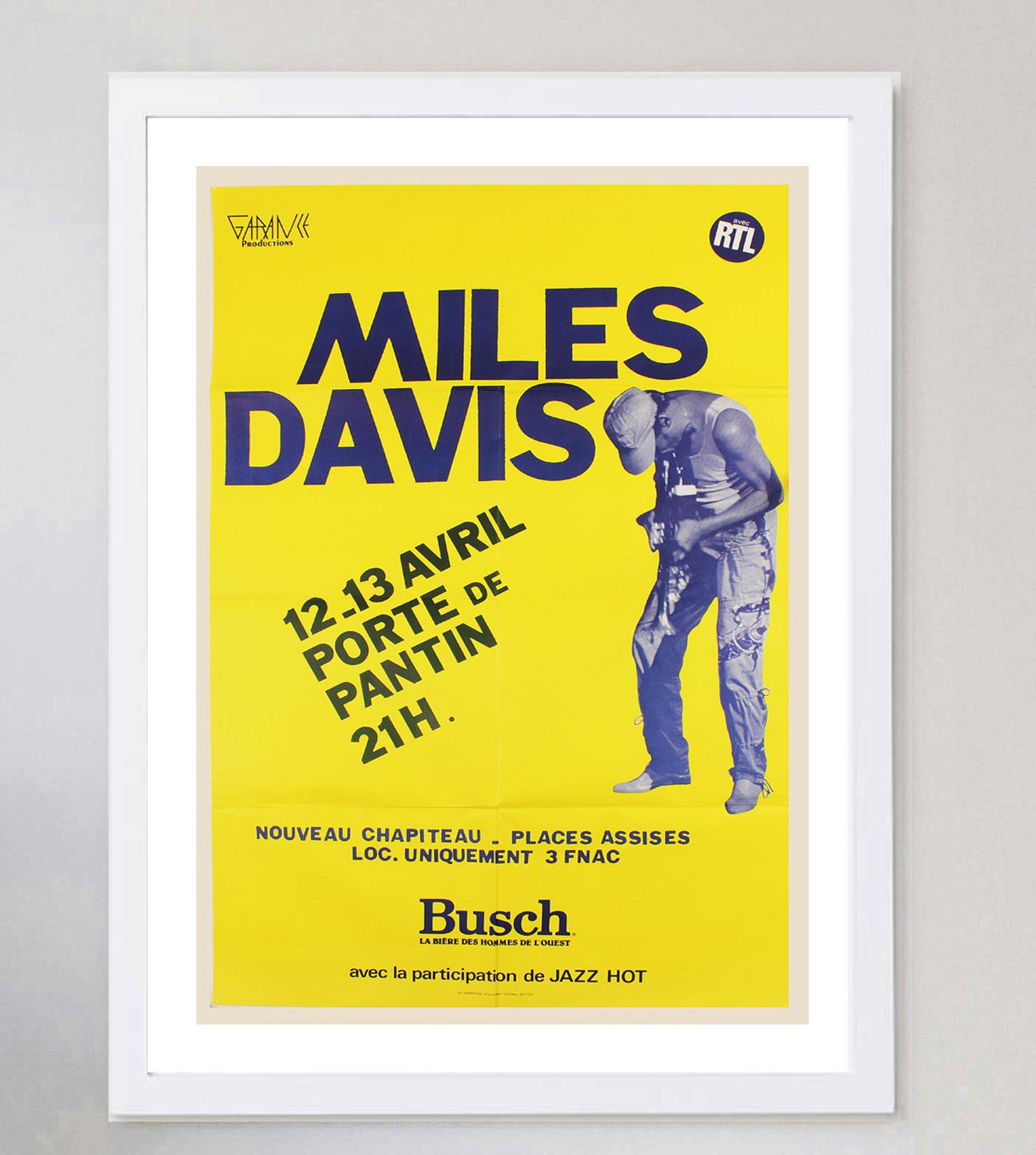 Affiche vintage d'origine Miles Davis - Vivre à Paris, 1983 Bon état - En vente à Winchester, GB