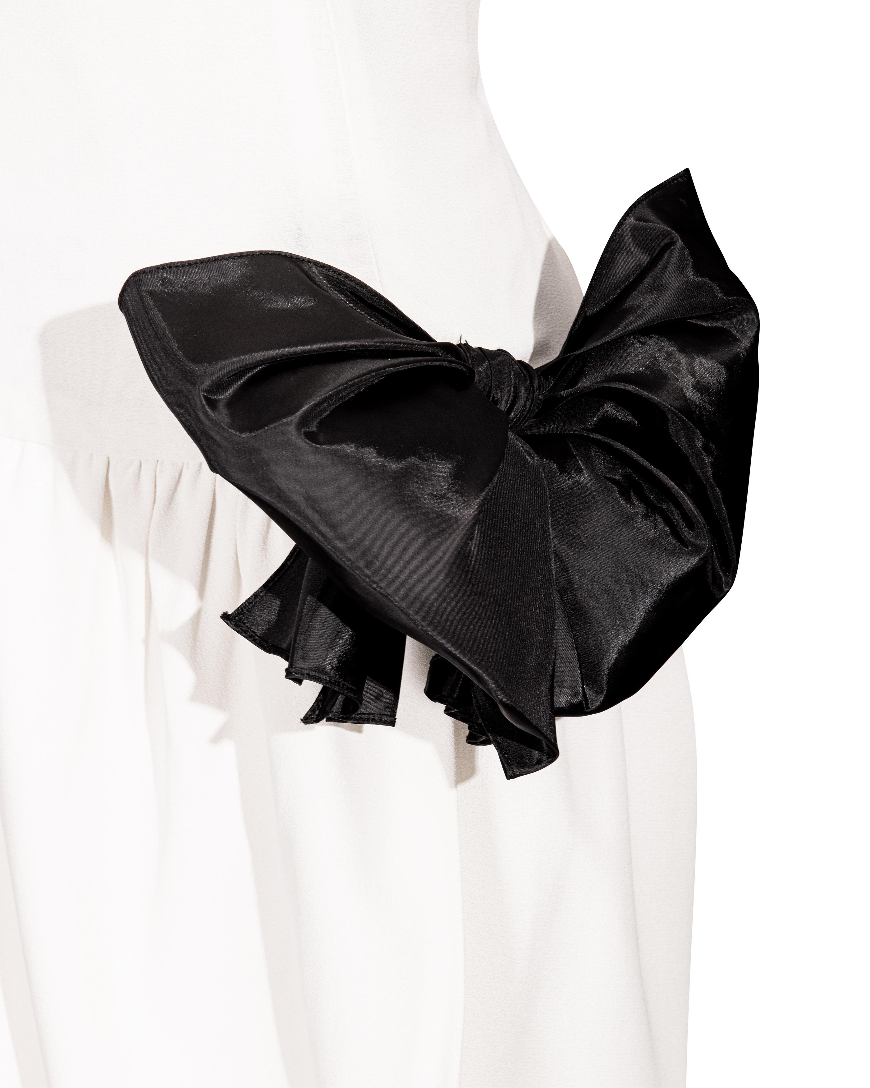 1983 Oscar de la Renta White Asymmetrical Above-Knee Dress with Bows For Sale 1