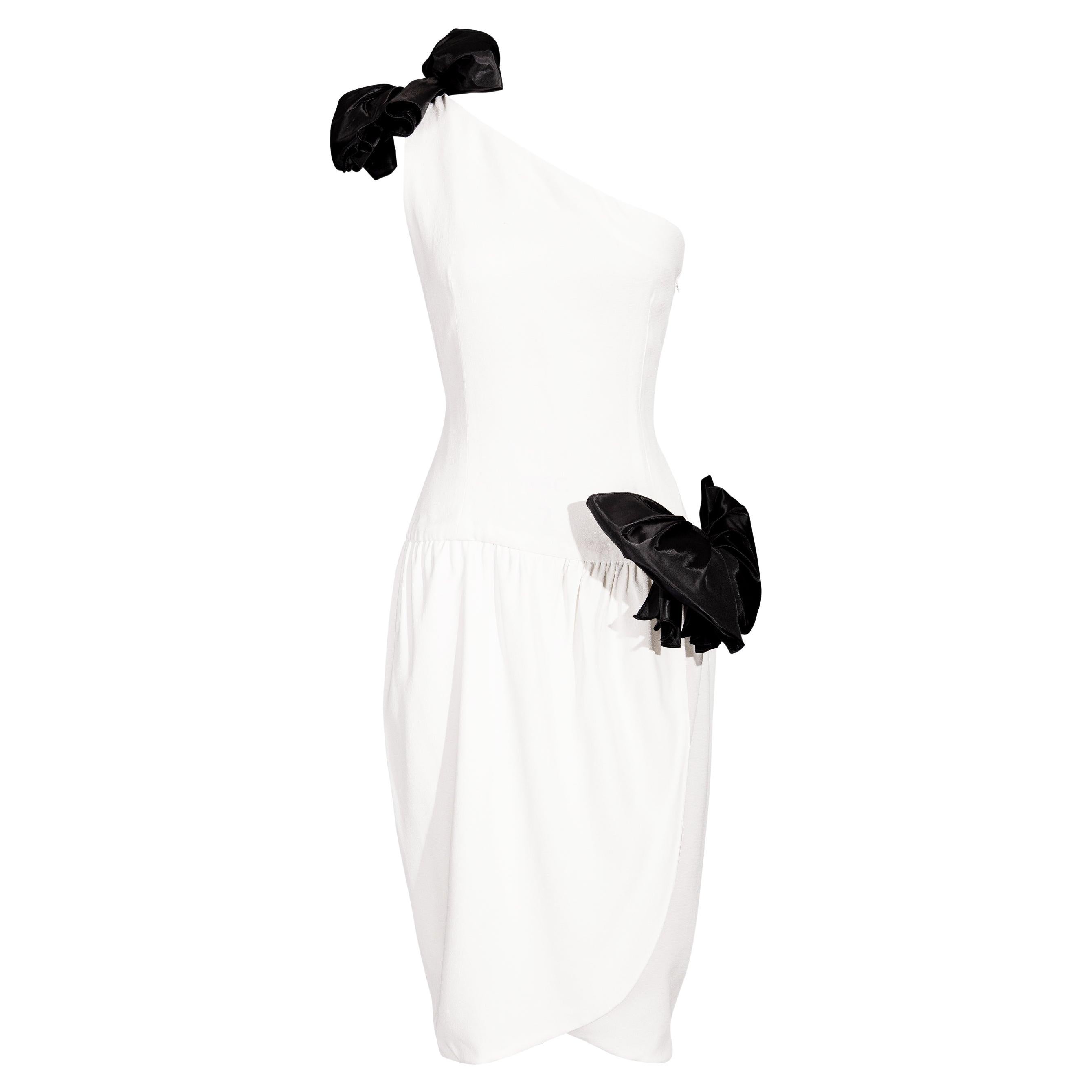 1983 Oscar de la Renta White Asymmetrical Above-Knee Dress with Bows For Sale
