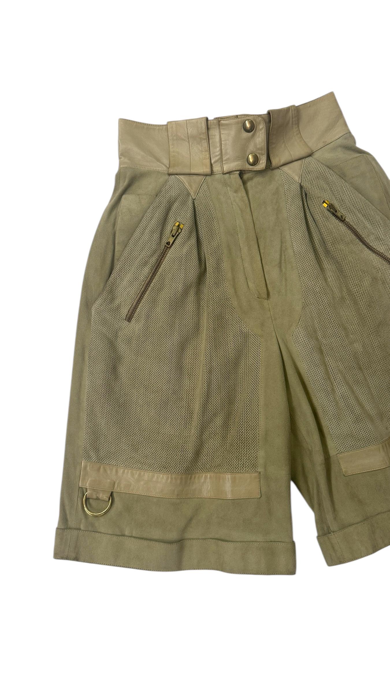 1983 S/S Claude Montana x IDEAL CUIR Laufstegbomber aus braunem Leder und Bermudashorts im Angebot 8