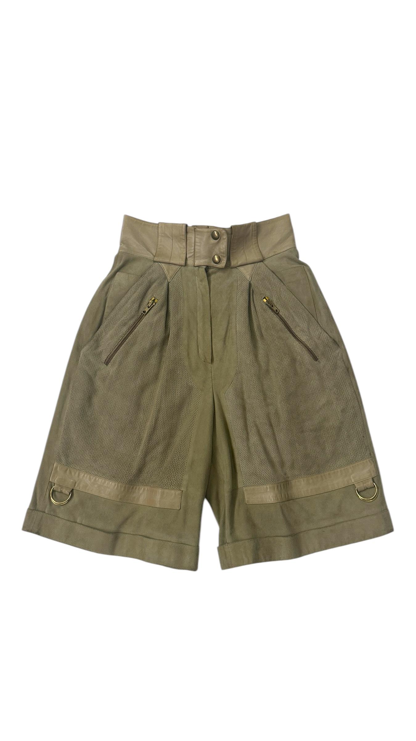 1983 S/S Claude Montana x IDEAL CUIR Laufstegbomber aus braunem Leder und Bermudashorts im Angebot 9