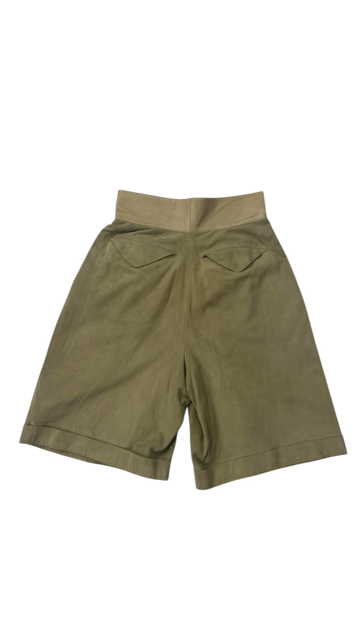1983 S/S Claude Montana x IDEAL CUIR Laufstegbomber aus braunem Leder und Bermudashorts im Angebot 14