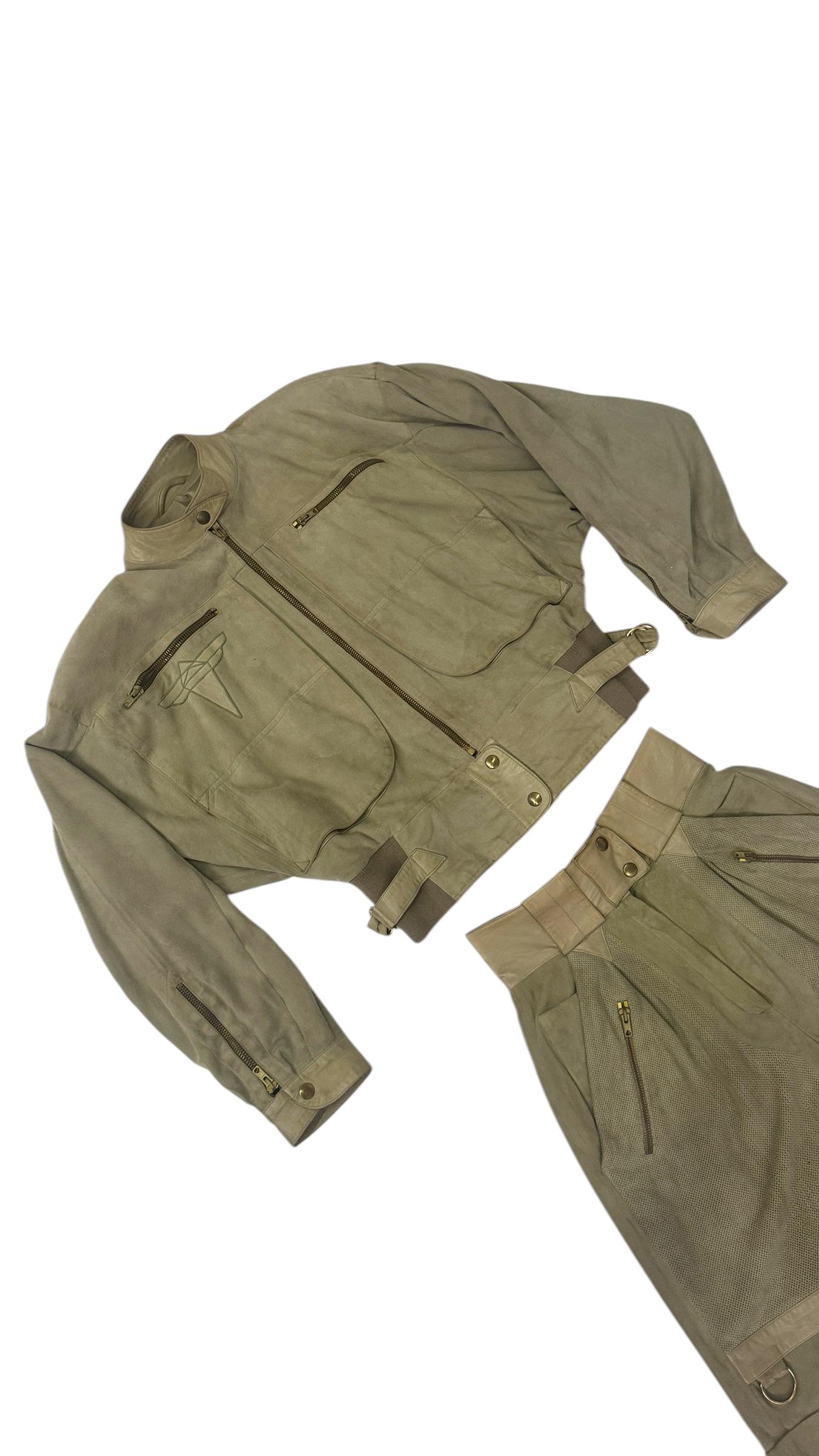 1983 S/S Claude Montana x IDEAL CUIR Laufstegbomber aus braunem Leder und Bermudashorts (Brown) im Angebot