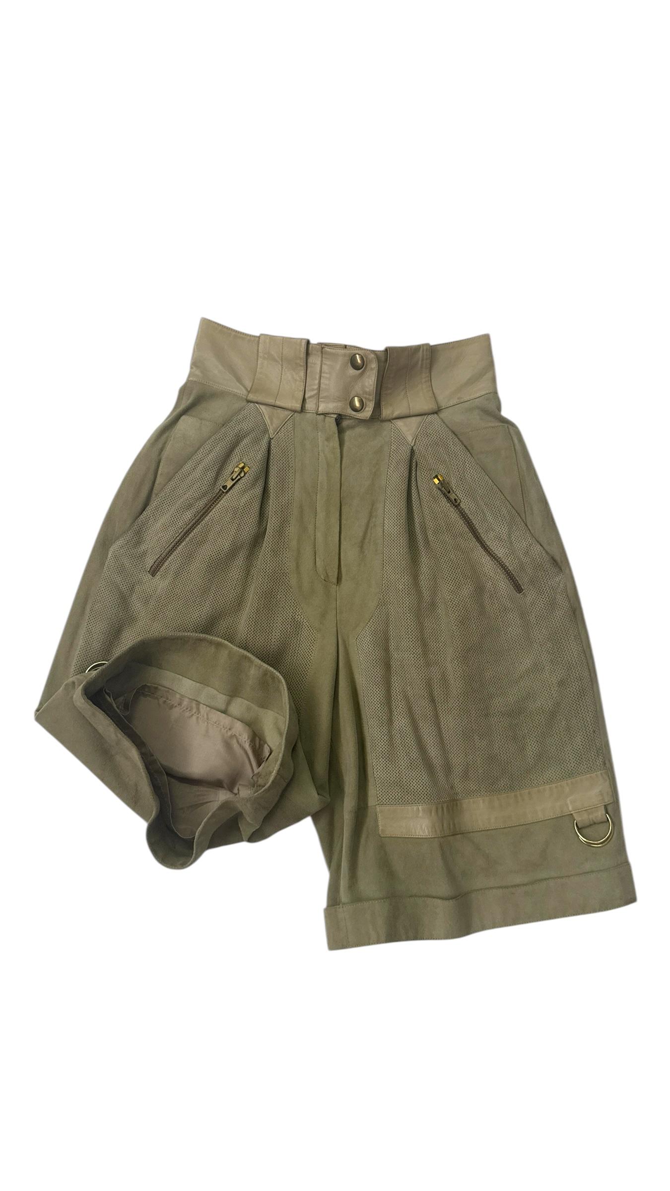 1983 S/S Claude Montana x IDEAL CUIR Laufstegbomber aus braunem Leder und Bermudashorts im Angebot 1