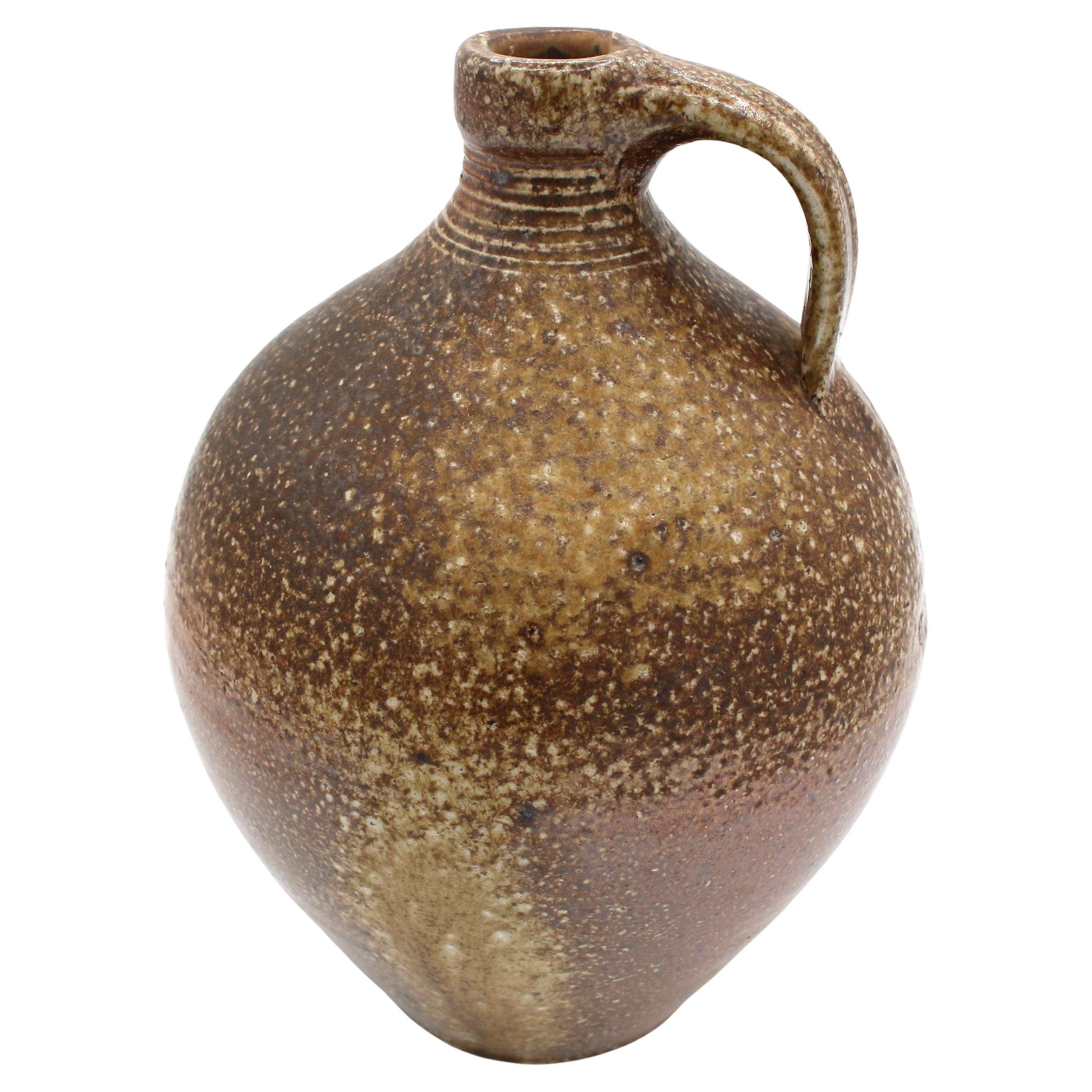 1984-1995 Cruche de poterie Mark Hewitt en brun moucheté en vente
