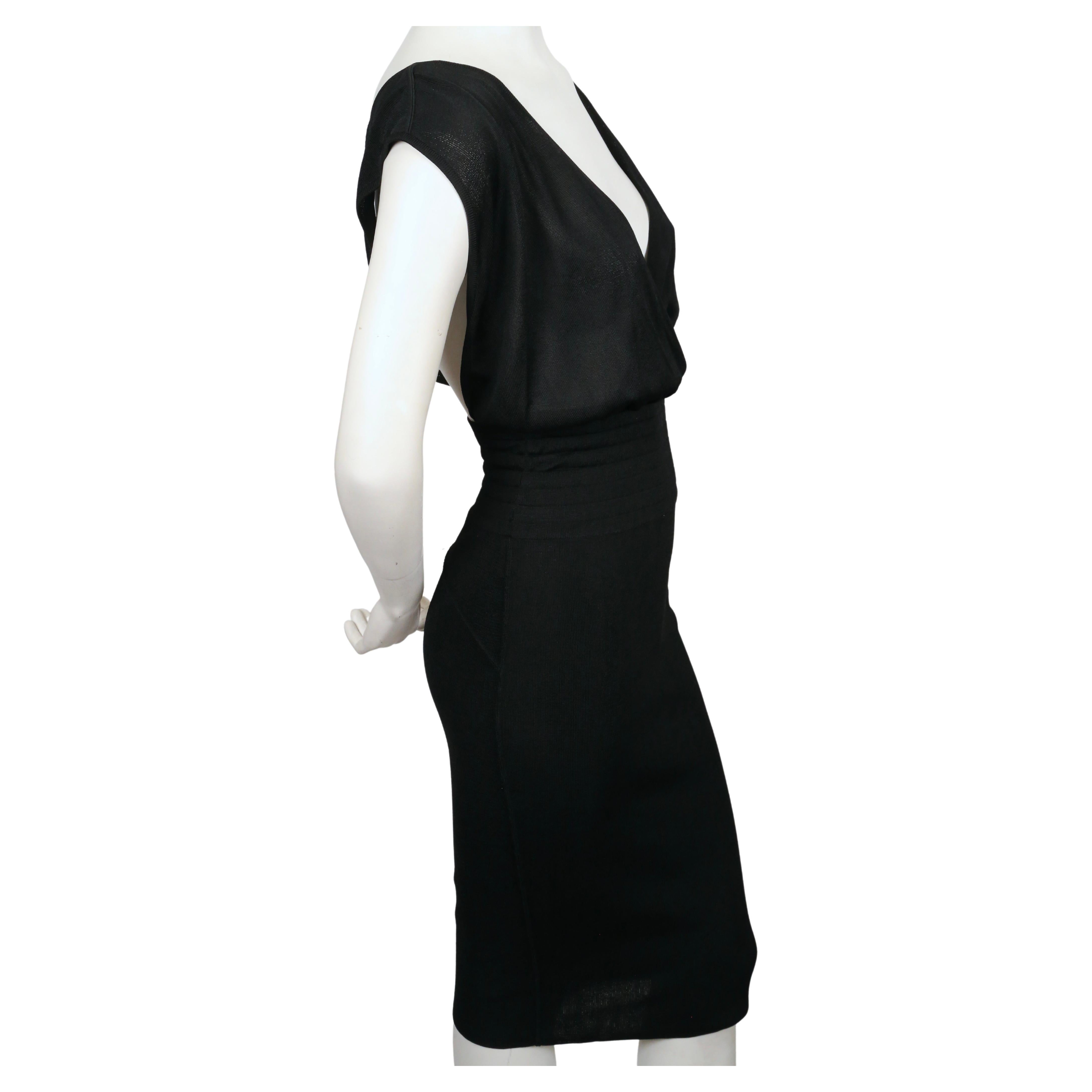 1984 AZZEDINE ALAIA Schwarzes Strickkleid mit breitem elastischem Tailleband für Damen oder Herren im Angebot