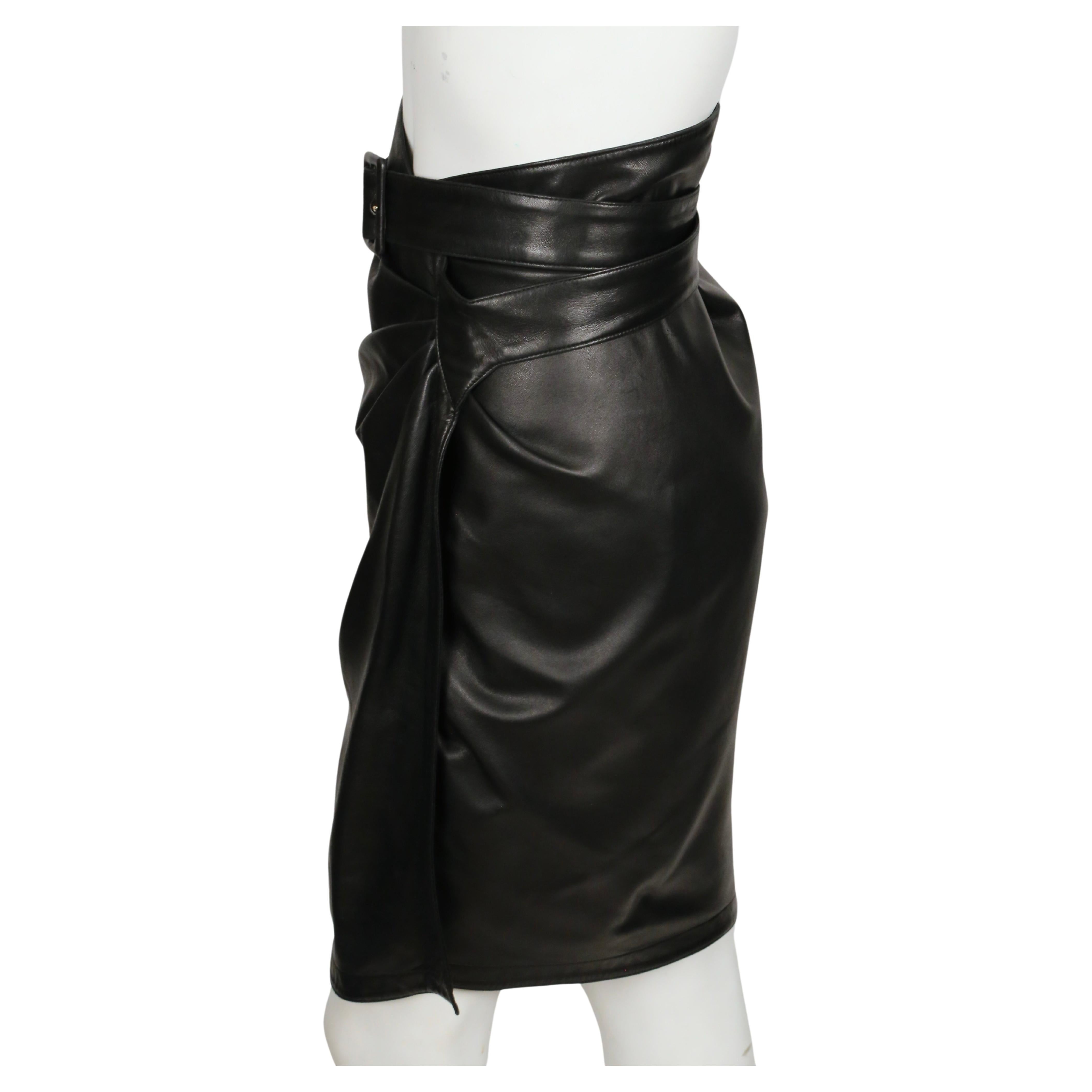 1984 AZZEDINE ALAIA black leather wrap skirt with side buckle For Sale 5