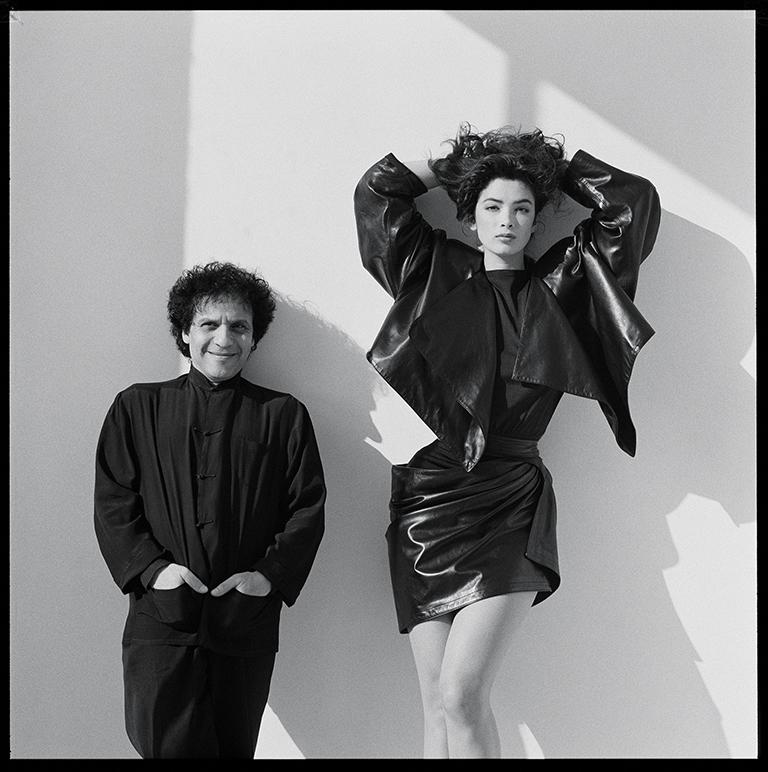 1984 AZZEDINE ALAIA Schwarzer Leder-Wickelrock mit seitlicher Schnalle im Angebot 10