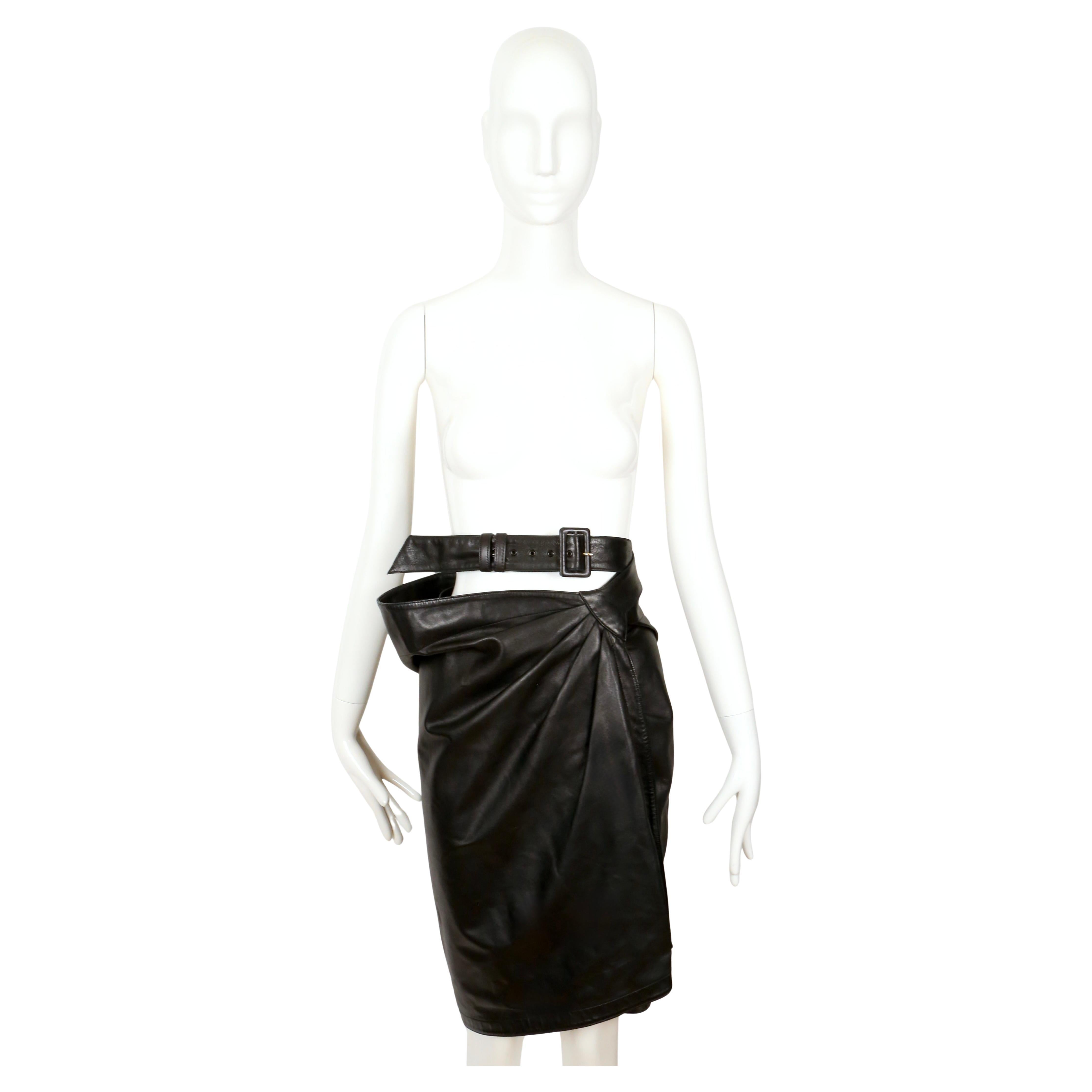 Black 1984 AZZEDINE ALAIA black leather wrap skirt with side buckle For Sale
