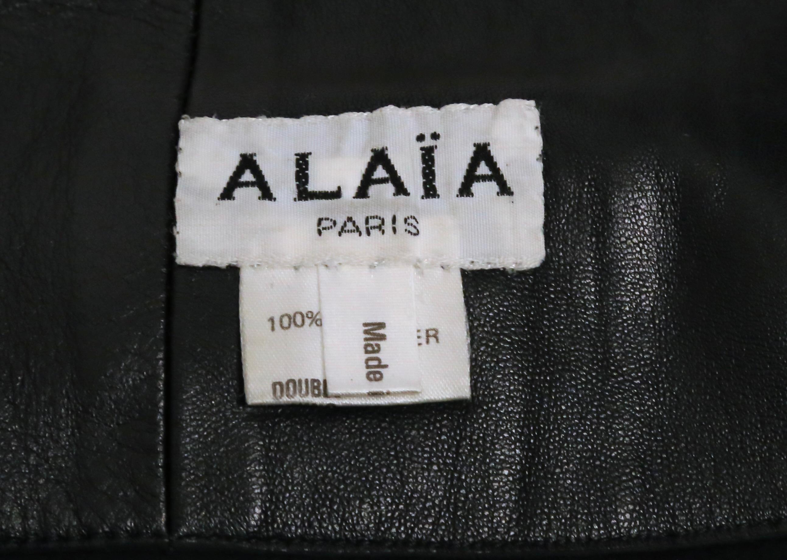 1984 AZZEDINE ALAIA jupe portefeuille en cuir noir avec boucle latérale en vente 1